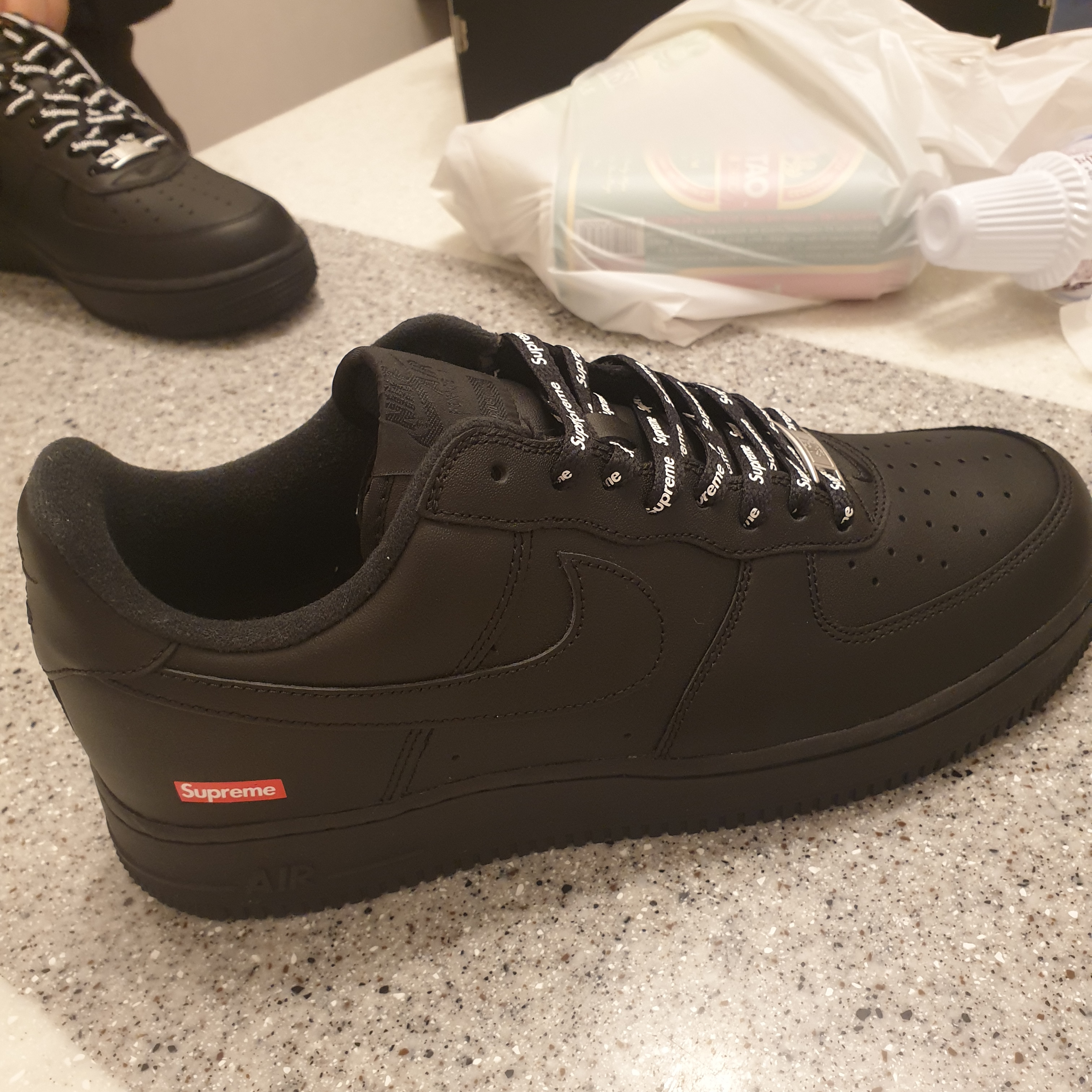 Nike x Supreme Air Force 1 Low Black 착용 스타일