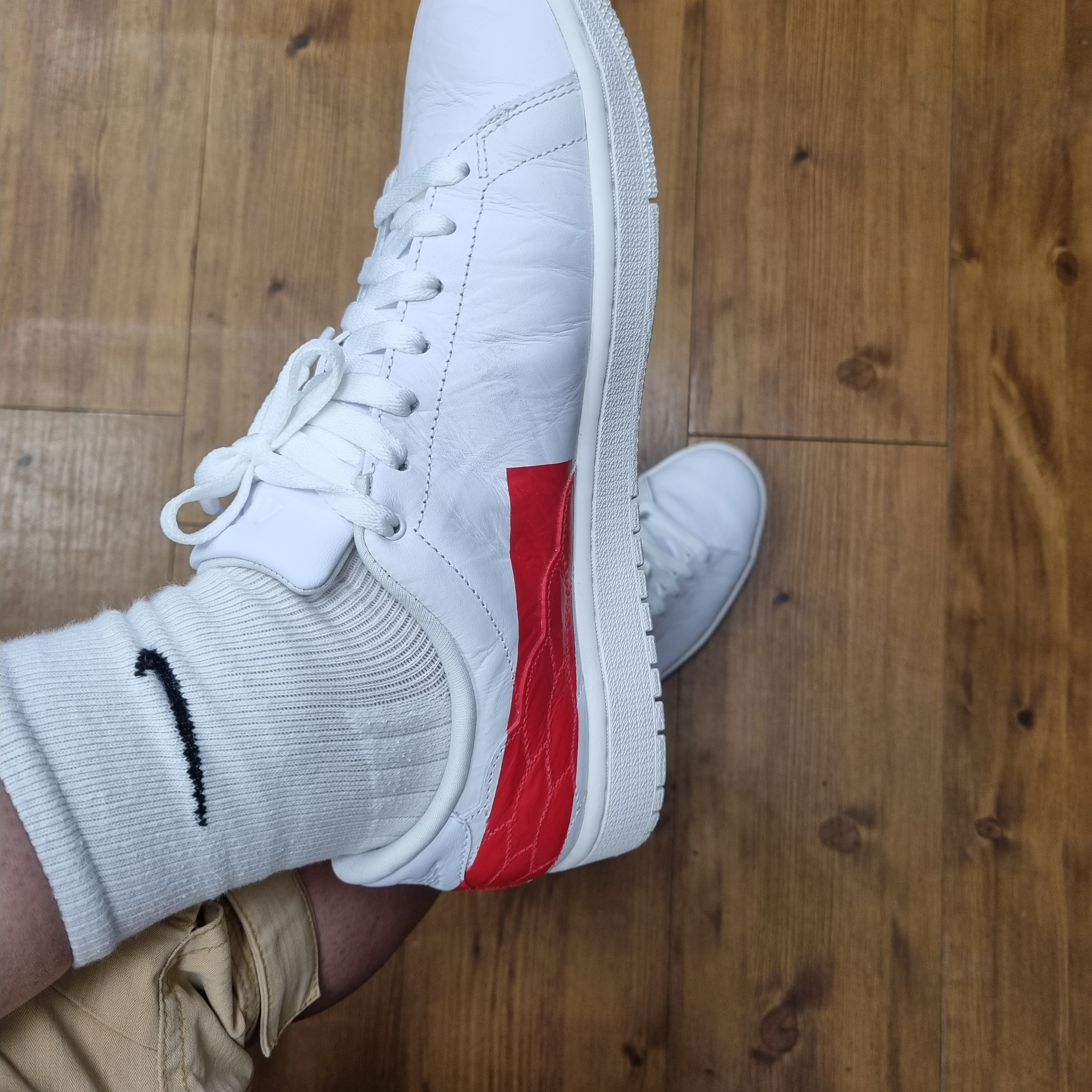 Jordan 1 Centre Court White University Red 착용 스타일