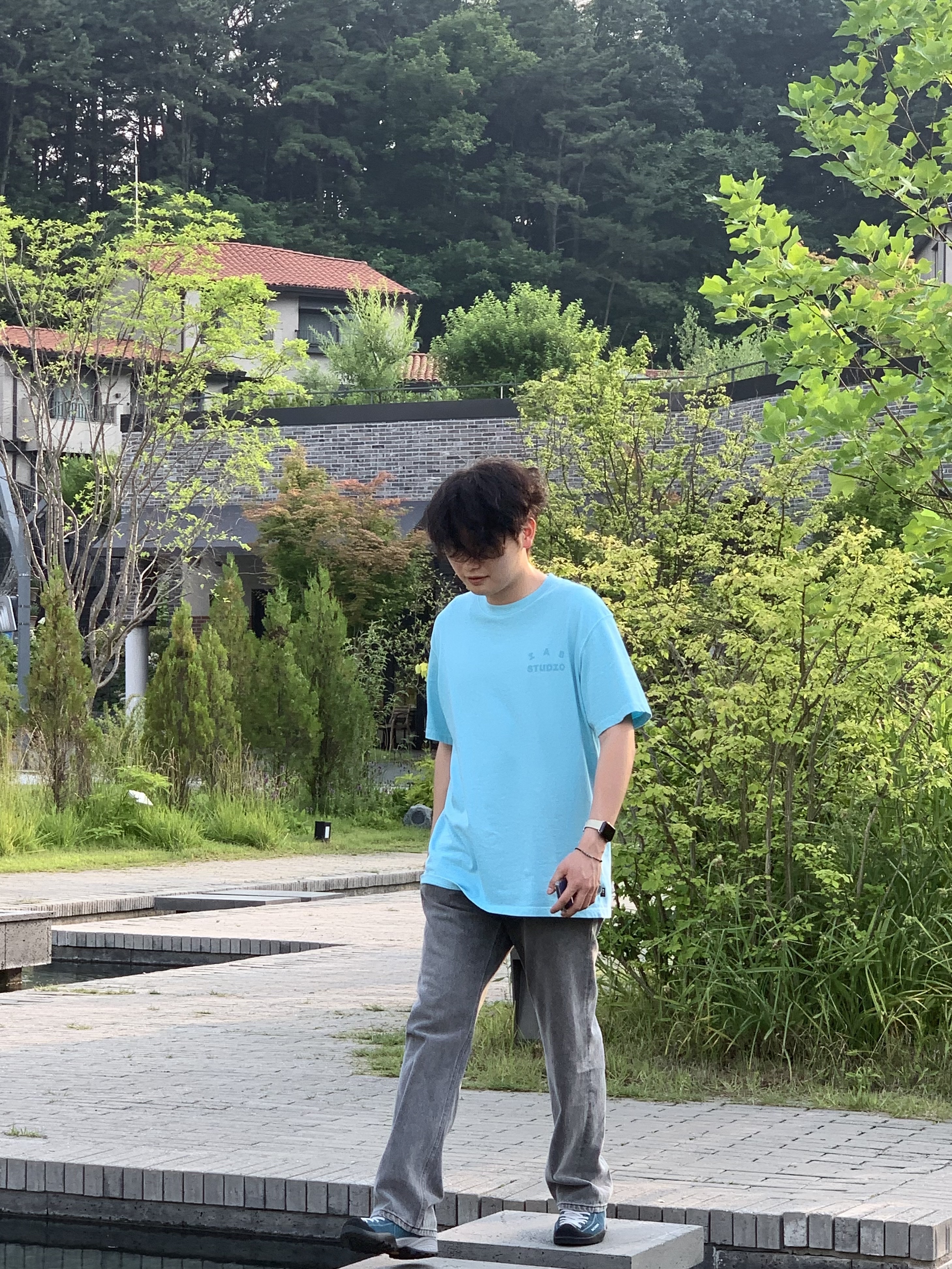 IAB Studio Pigment T-Shirt Cyan 착용 스타일 - 1