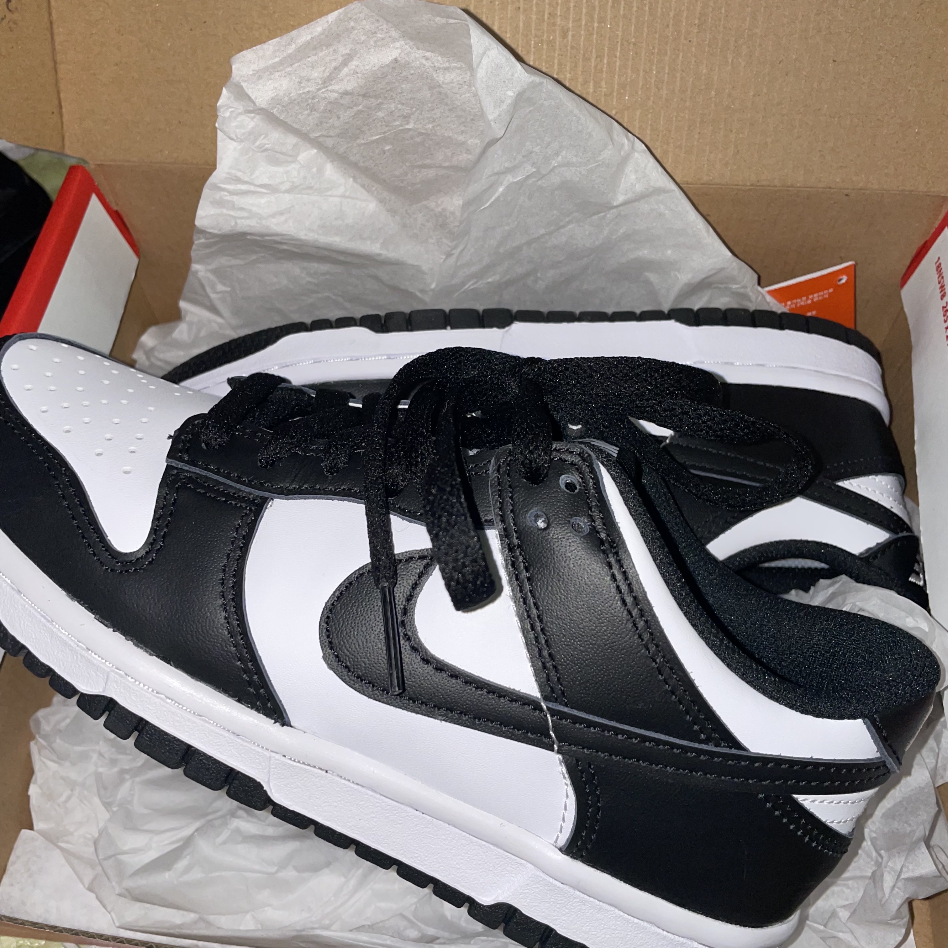 (GS) Nike Dunk Low Black 착용 스타일 - 3
