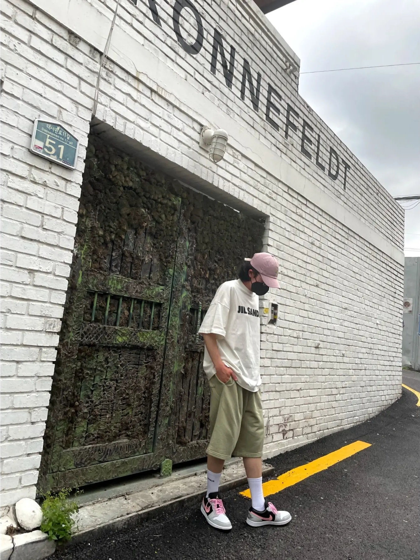 Jil Sander Logo T-Shirt Natural - 22SS, Jordan 1 Low Grey Fog Black Bleached Coral 착용 스타일 - 1
