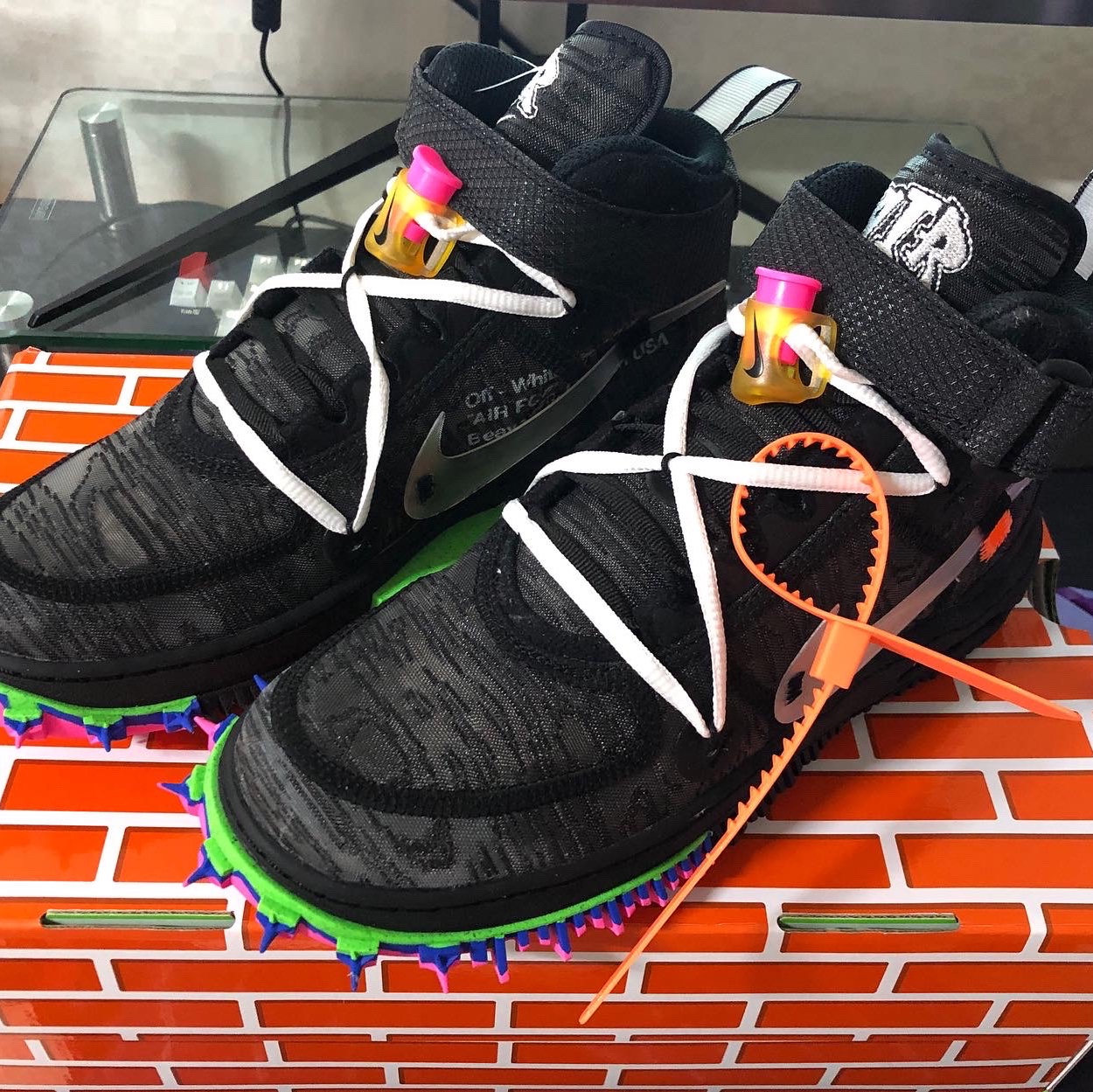 Nike x Off-White Air Force 1 Mid SP Black 착용 스타일