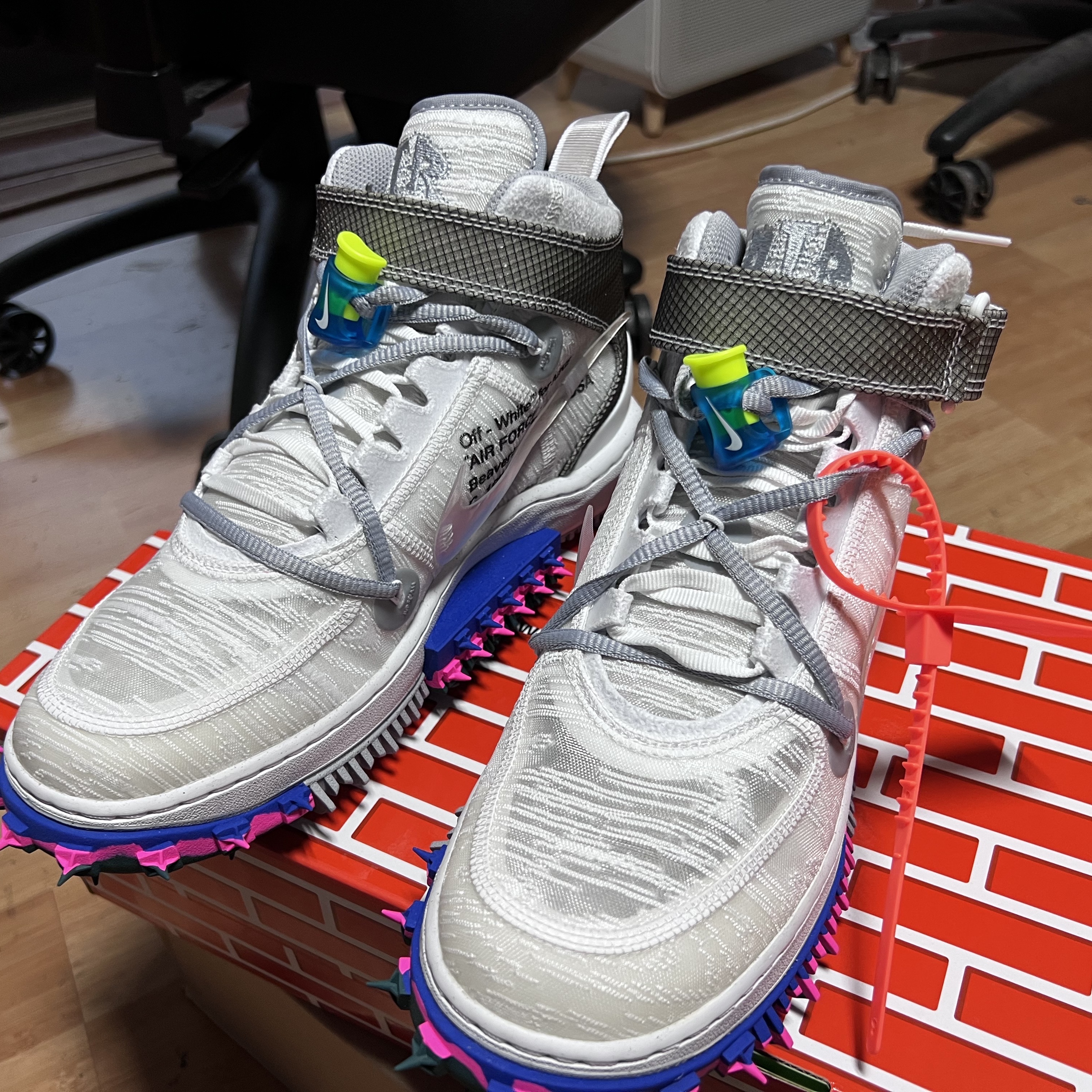 Nike x Off-White Air Force 1 Mid SP White 착용 스타일
