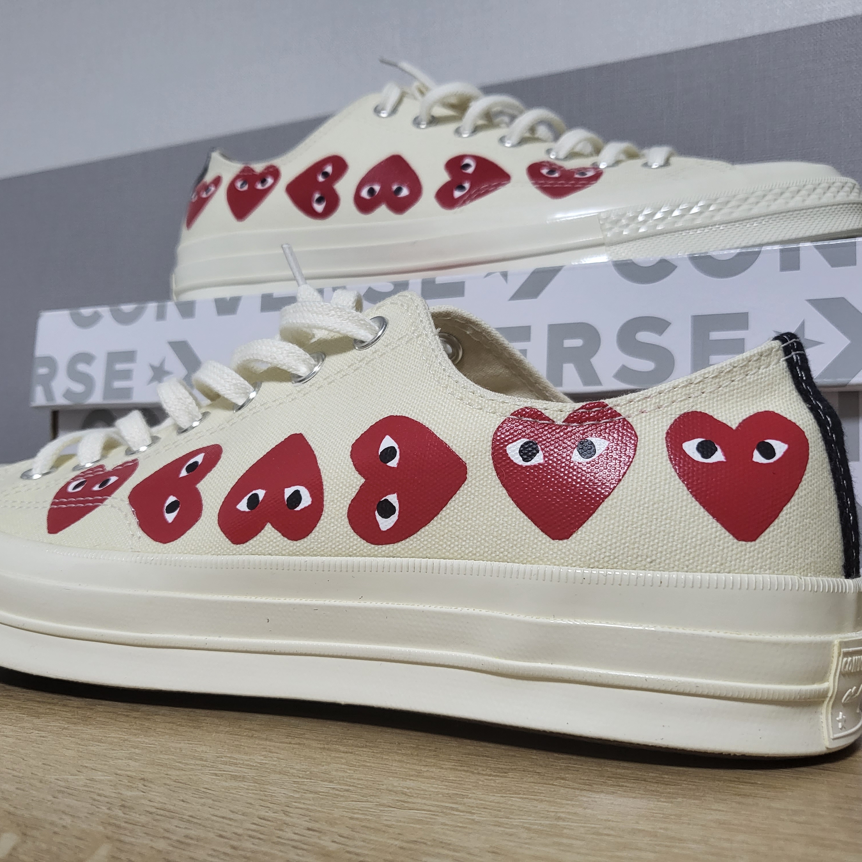 Converse x Play Comme des Garcons Chuck 70 Ox Multi-Heart White 착용 스타일
