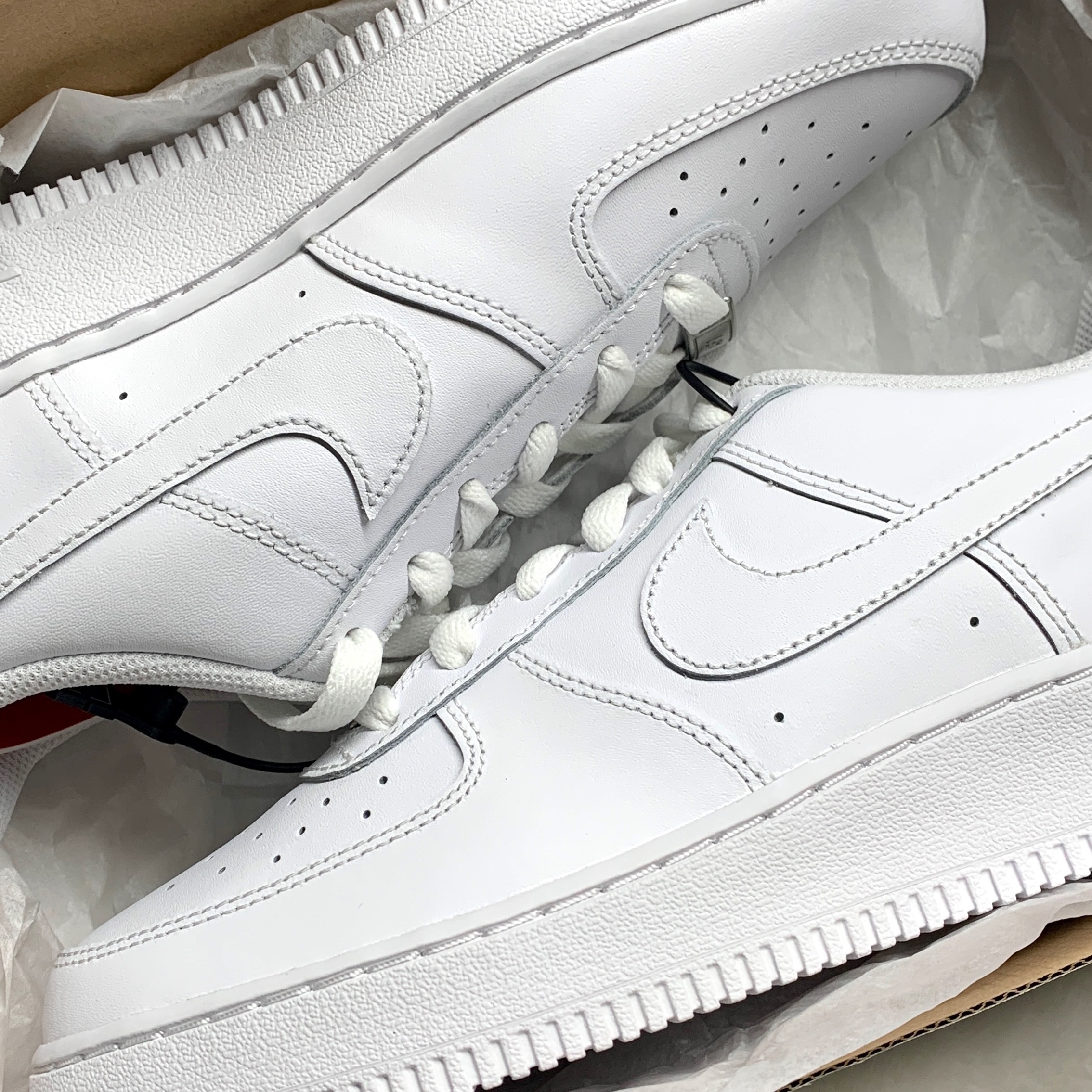(GS) Nike Air Force 1 LE White 착용 스타일