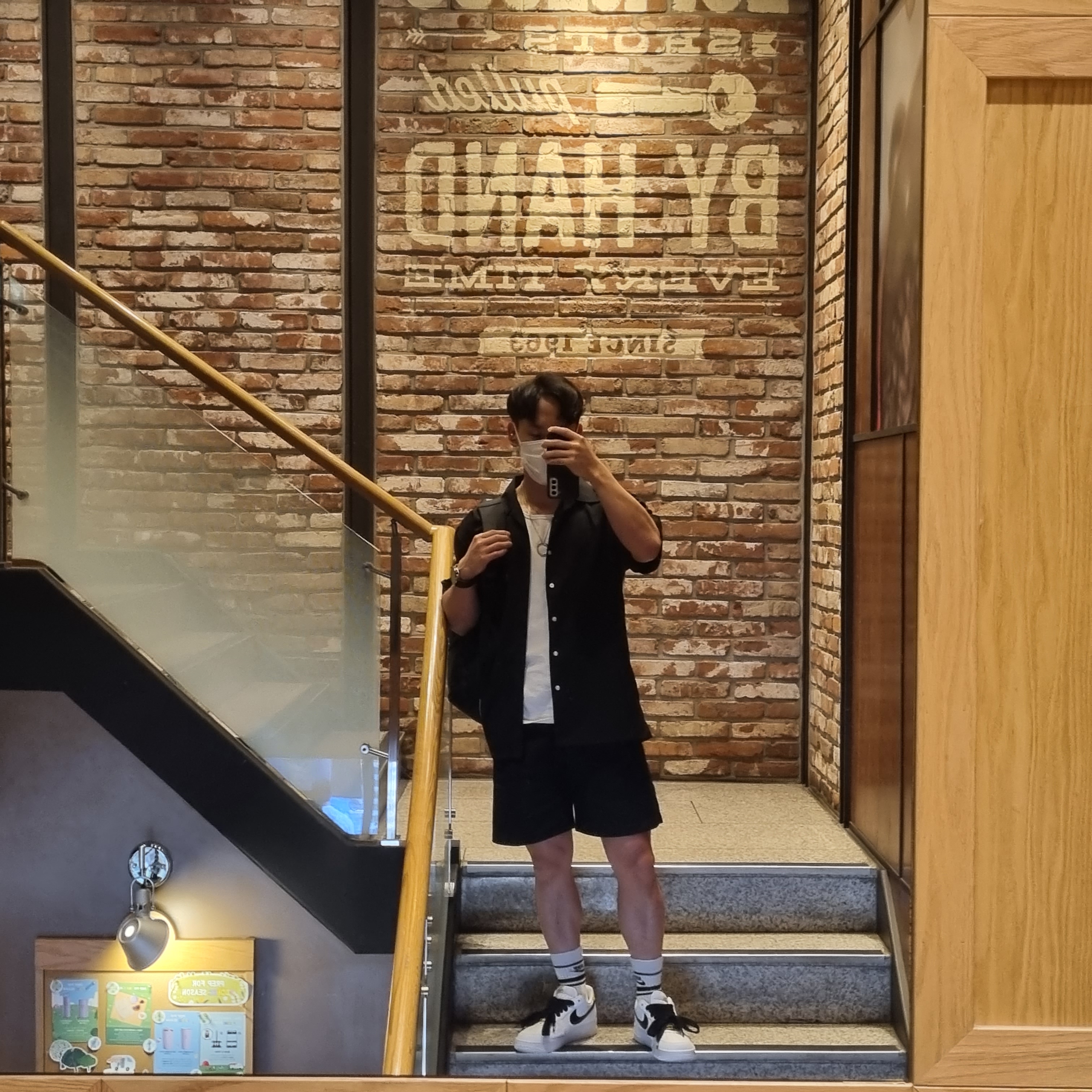 Nike Air Force 1 '07 LV8 2 Have a Nike Day 착용 스타일