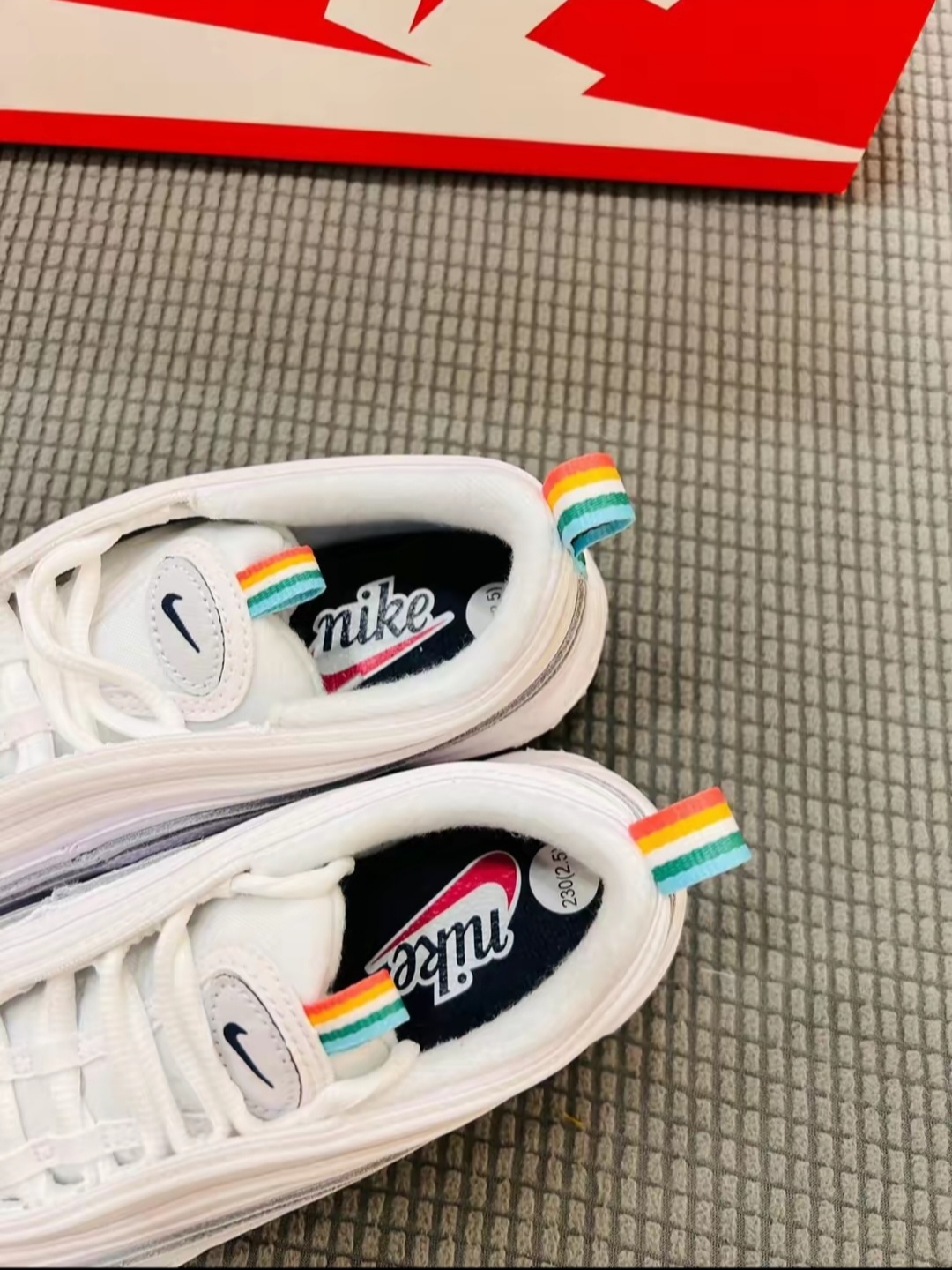 (W) Nike Air Max 97 White Thunder Blue 착용 스타일 - 2