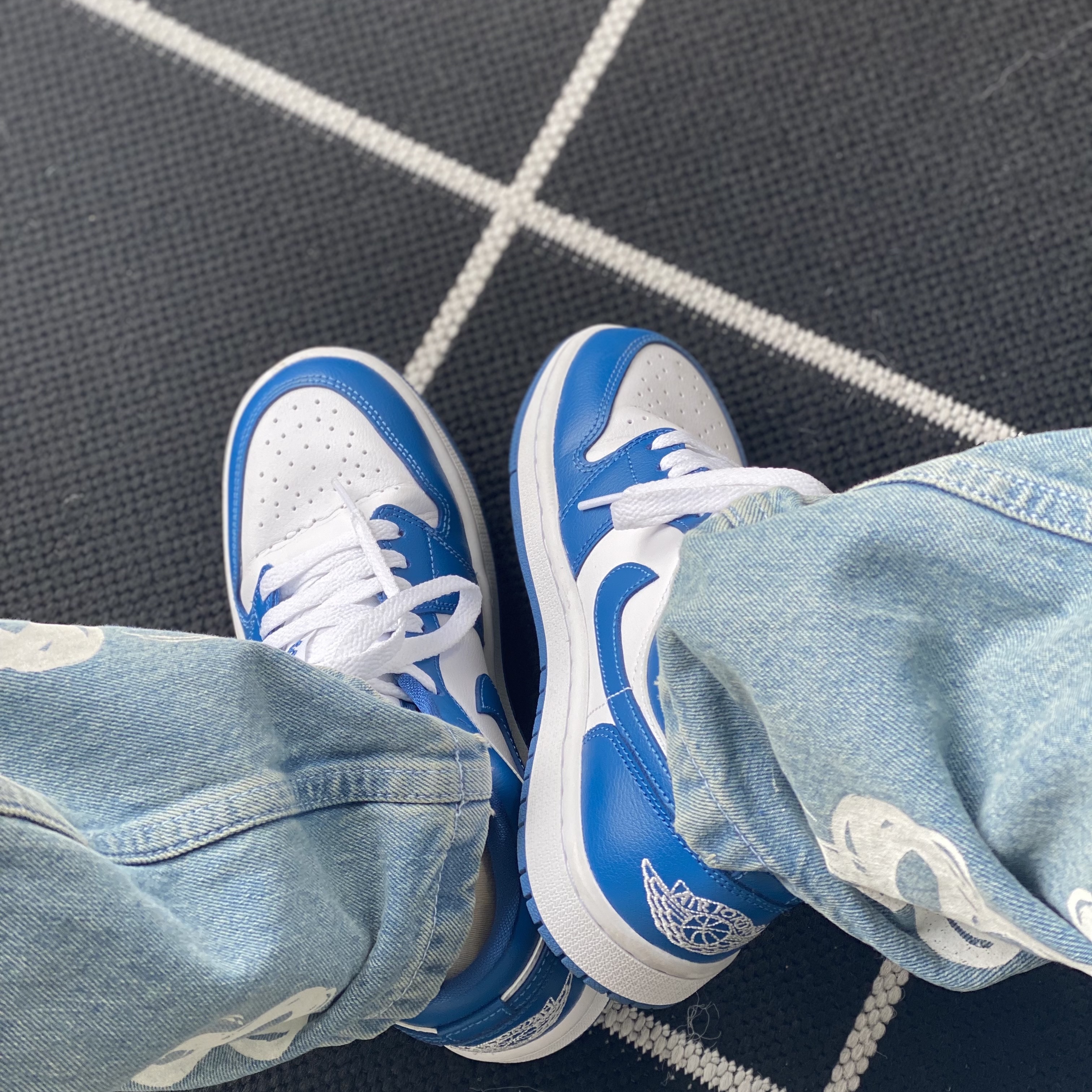 (W) Jordan 1 Low White Dark Marina Blue 착용 스타일 - 3