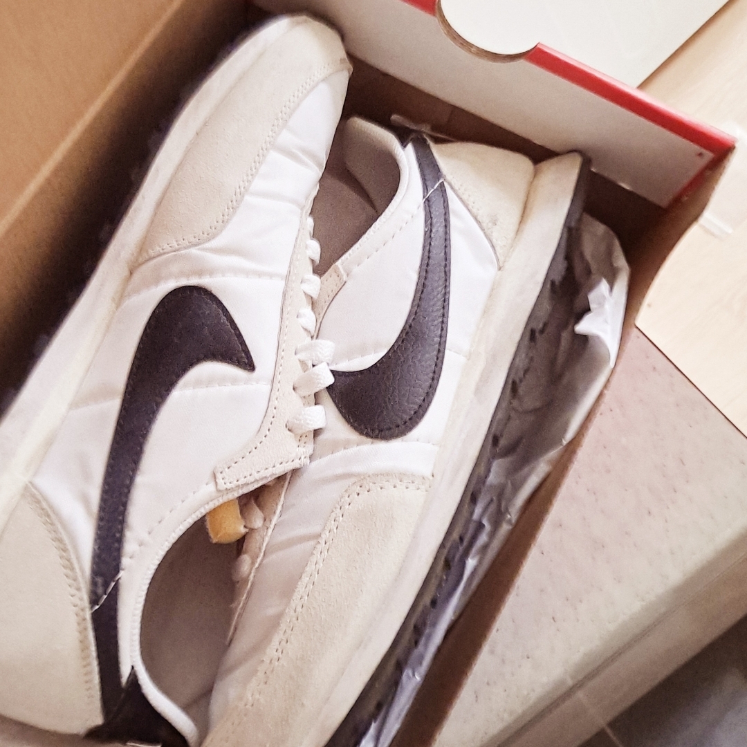 Nike Waffle Trainer 2 Black Sail 착용 스타일
