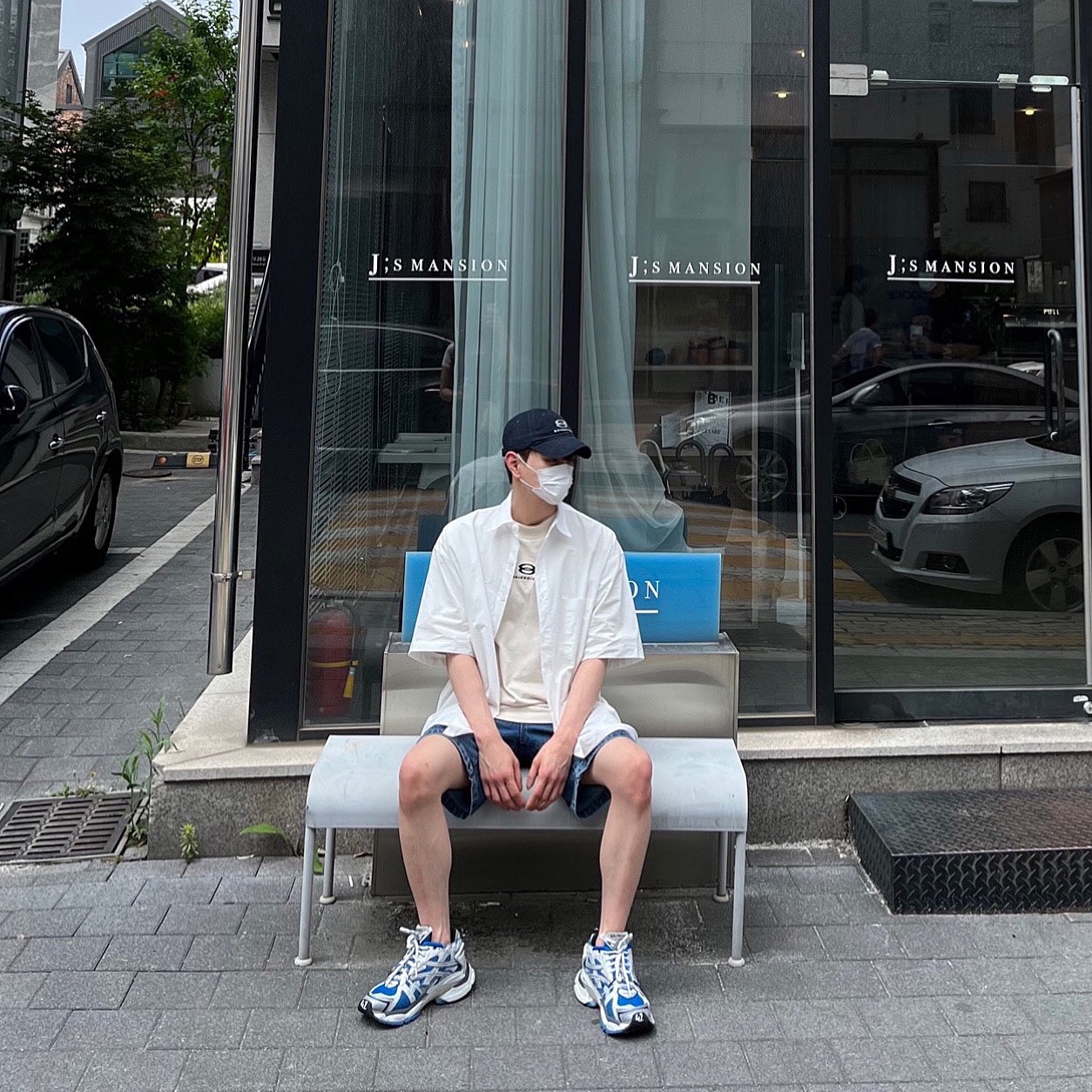 Balenciaga Runner Sneakers Blue White, Balenciaga Unity Snowboard Cap Navy Blue 착용 스타일
