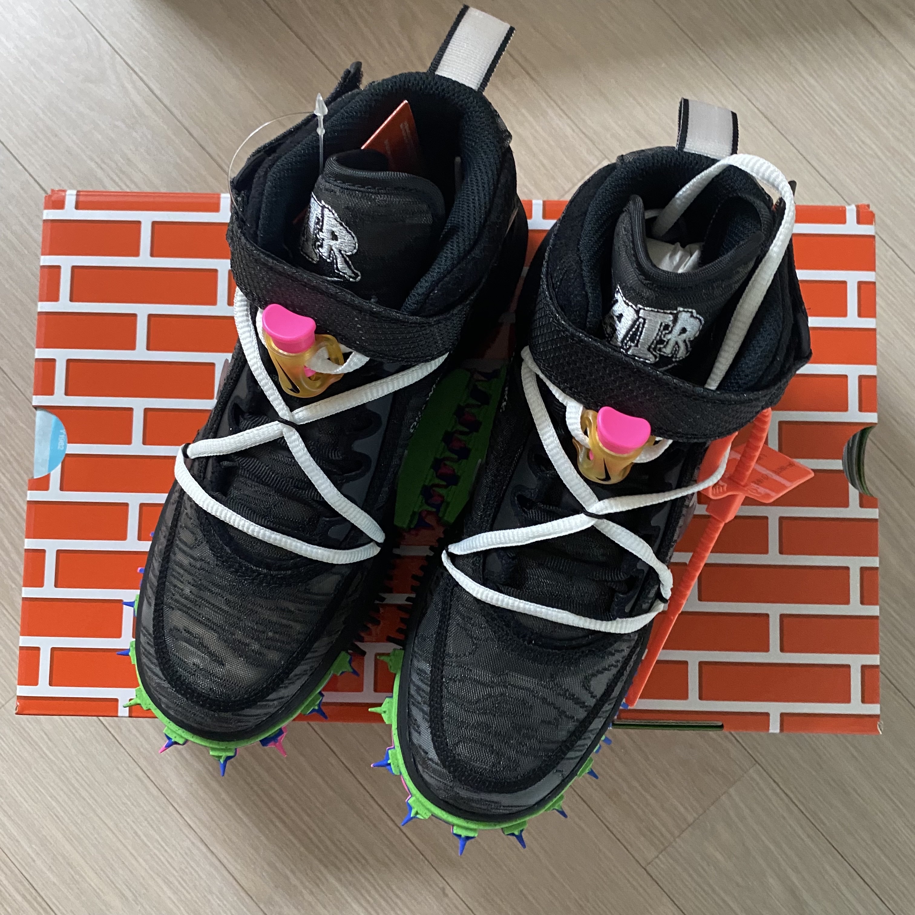 Nike x Off-White Air Force 1 Mid SP Black 착용 스타일 - 2