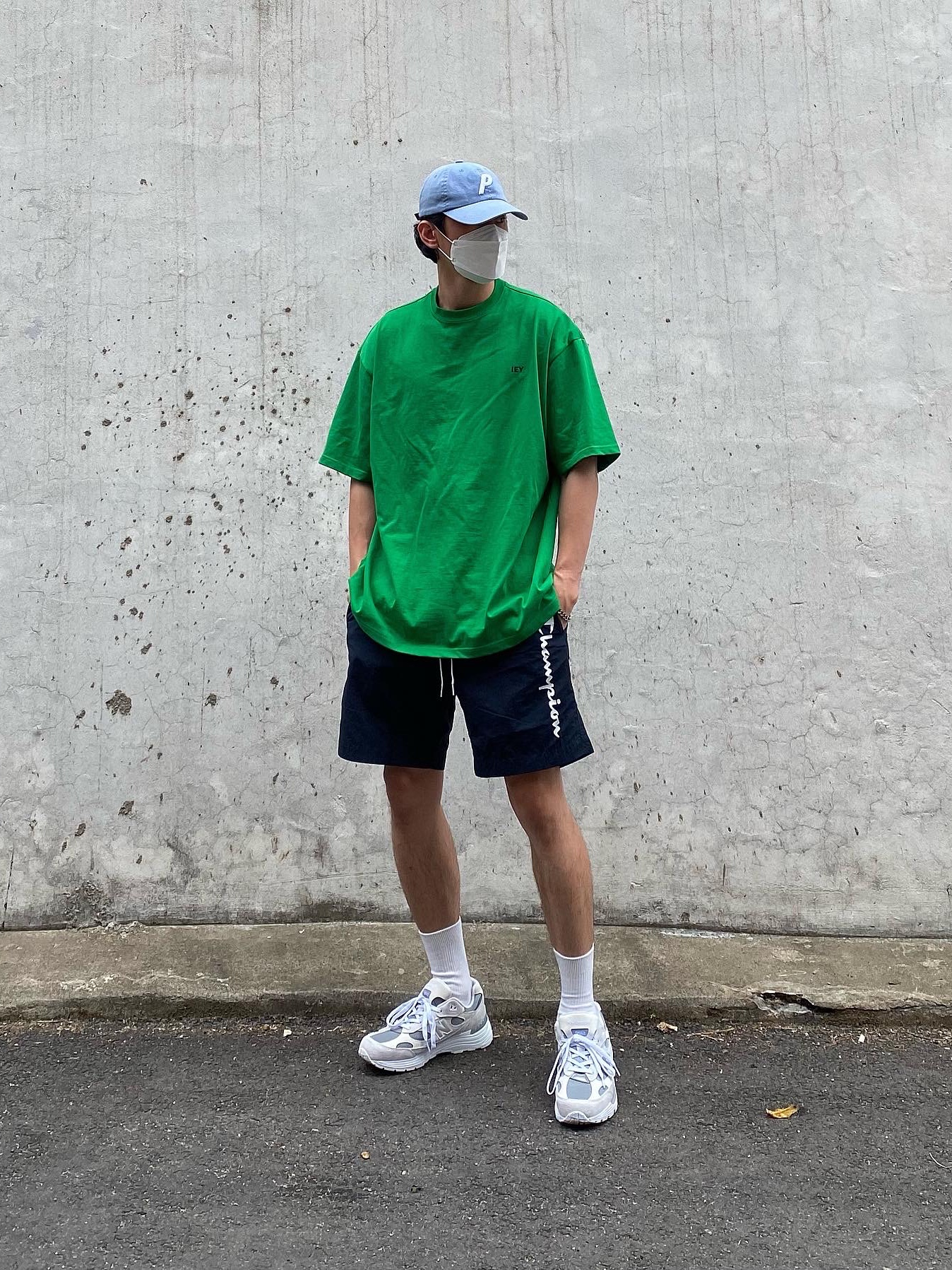 New Balance 992 Made in USA White Silver 착용 스타일 - 2