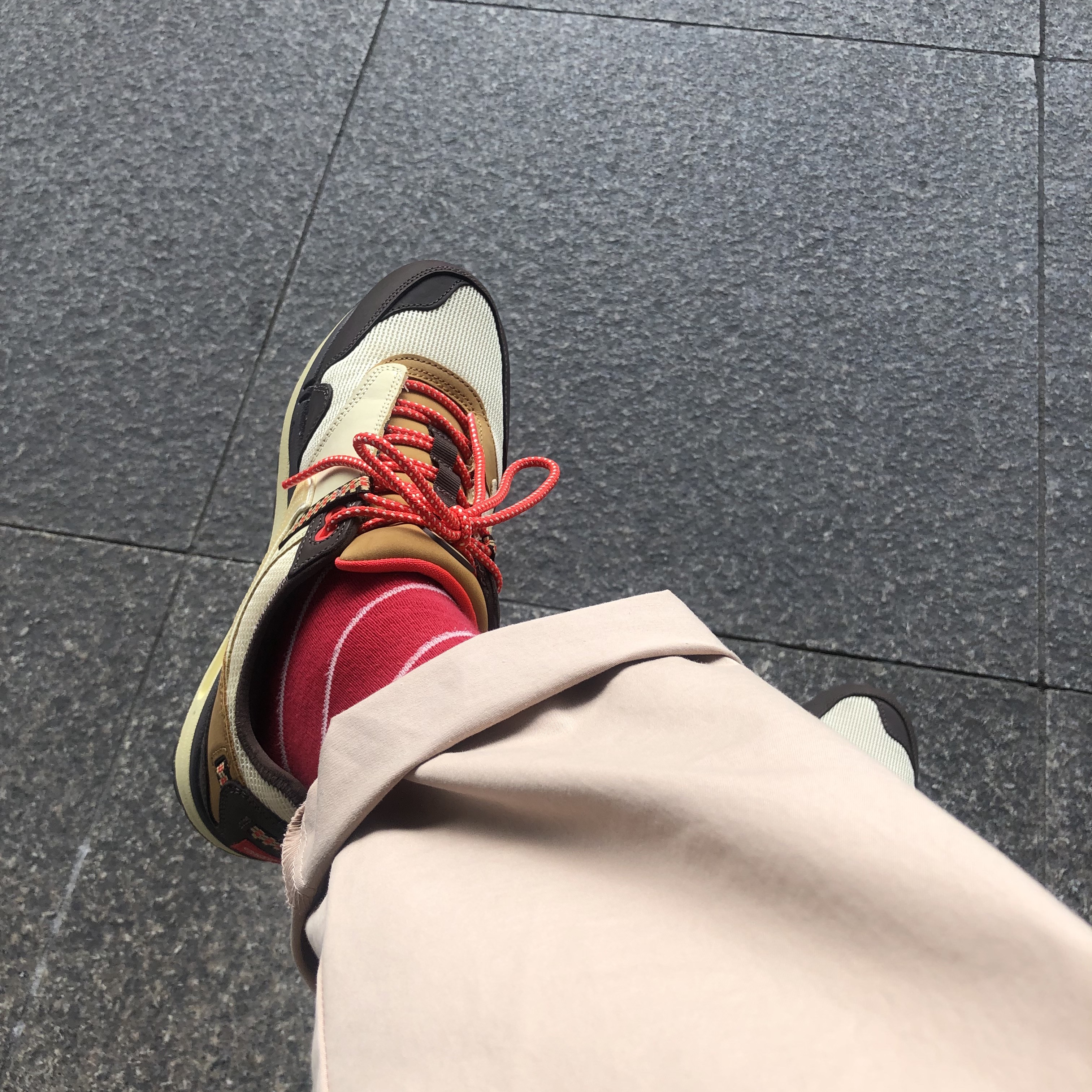 Nike x Travis Scott Air Max 1 Cact.us Brown 착용 스타일