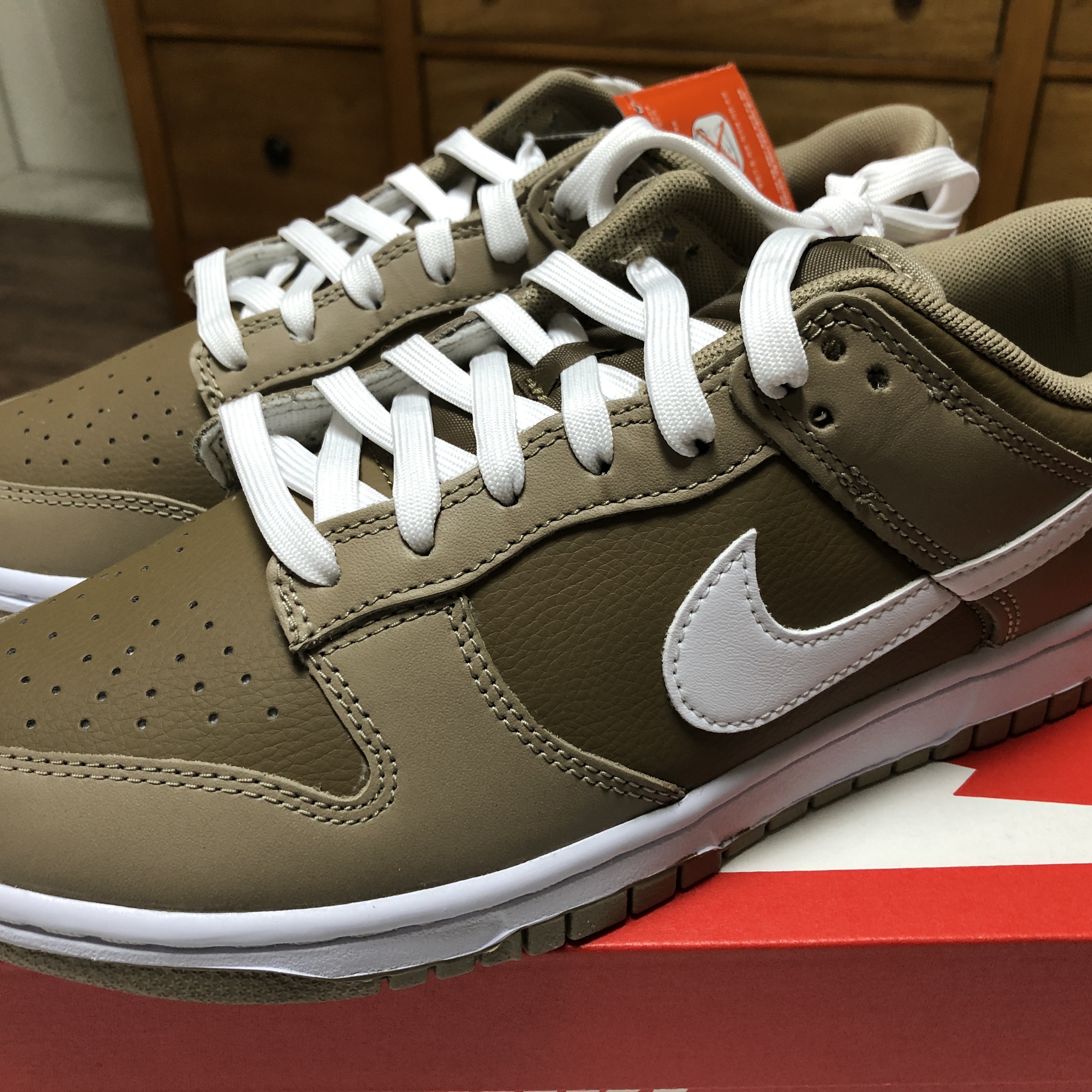Nike Dunk Low Retro Khaki Hazel Rush 착용 스타일