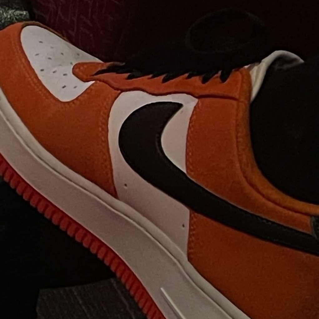 Nike Air Force 1 '07 LV8 Athletic Club Rush Orange Washed Teal 착용 스타일