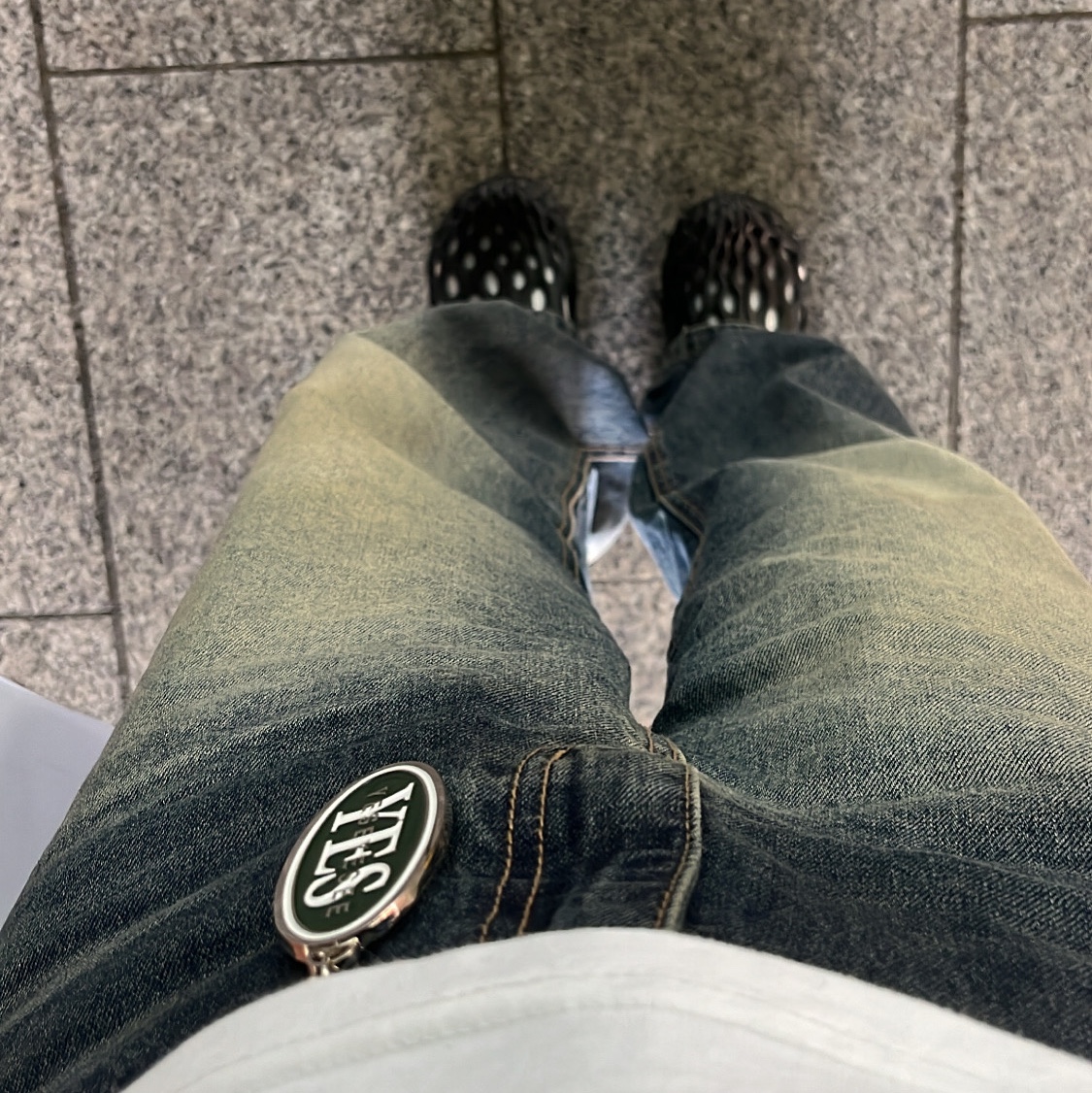 (W) Merrell Hydro Moc Black 착용 스타일 - 1