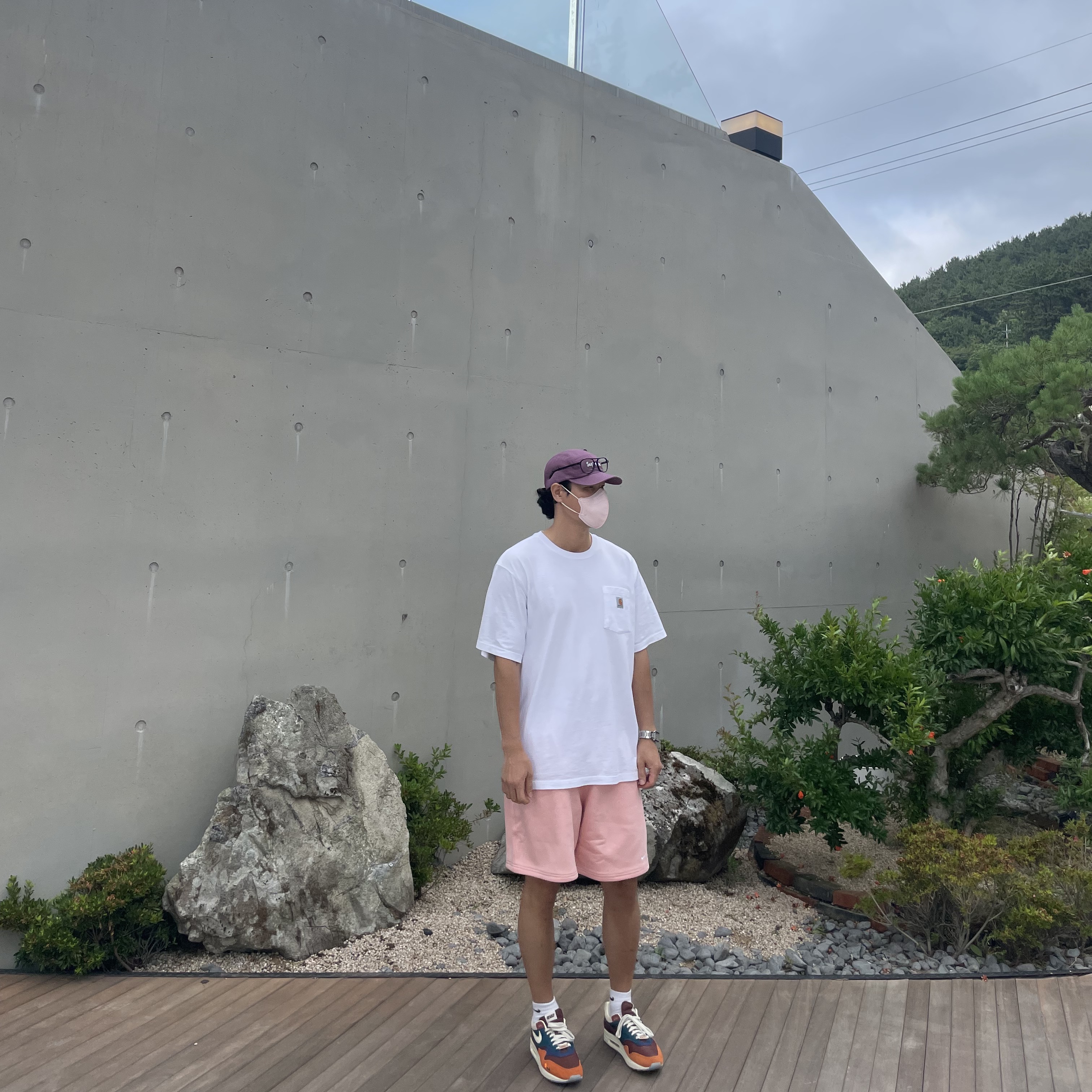 Nike x Kasina Air Max 1 SP Won-Ang Orange, Nike NRG Solo Swoosh Fleece Shorts Bleached Coral - Asia 착용 스타일