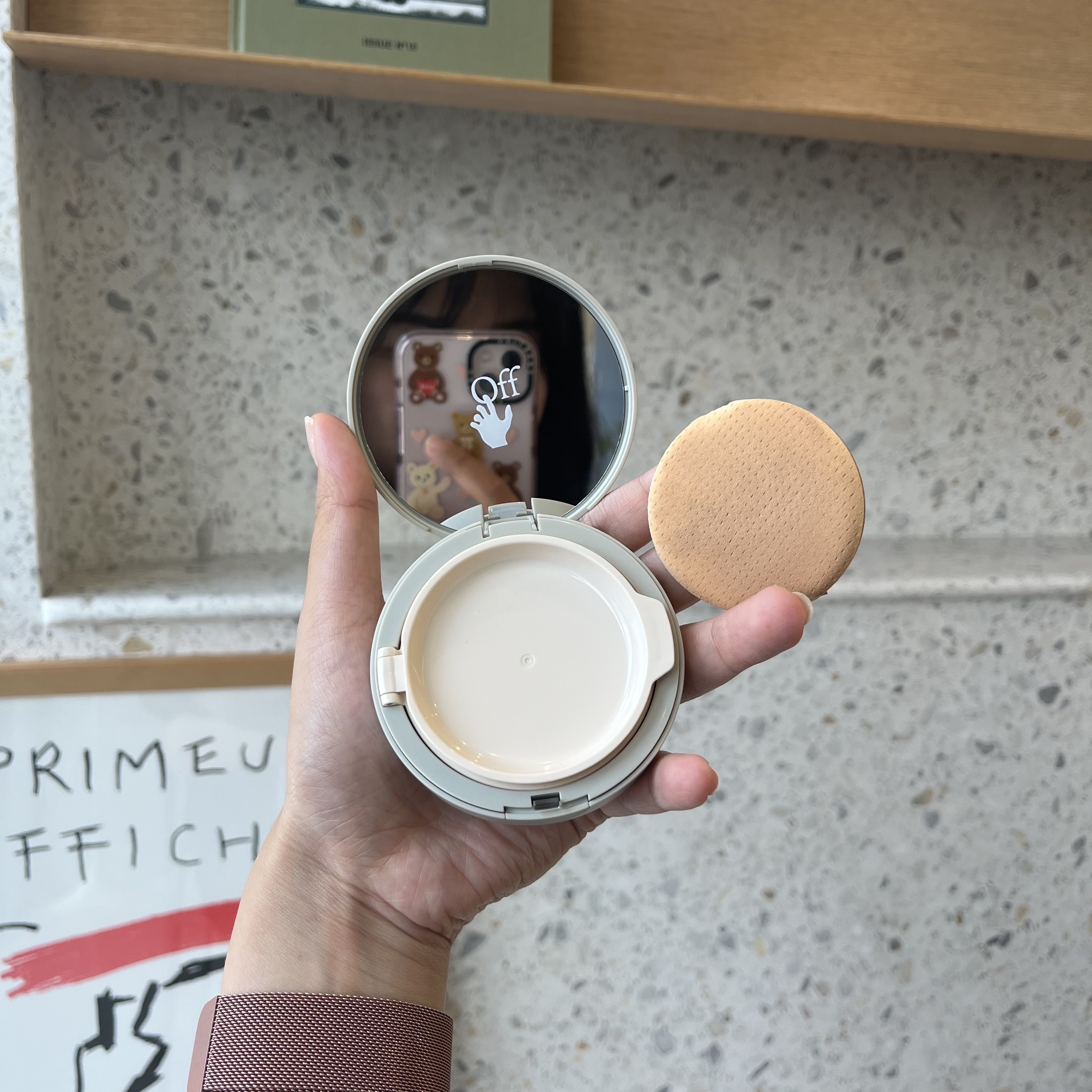 Off-White x Amore Pacific Protection Box (Without Cosmetics) 착용 스타일 - 2