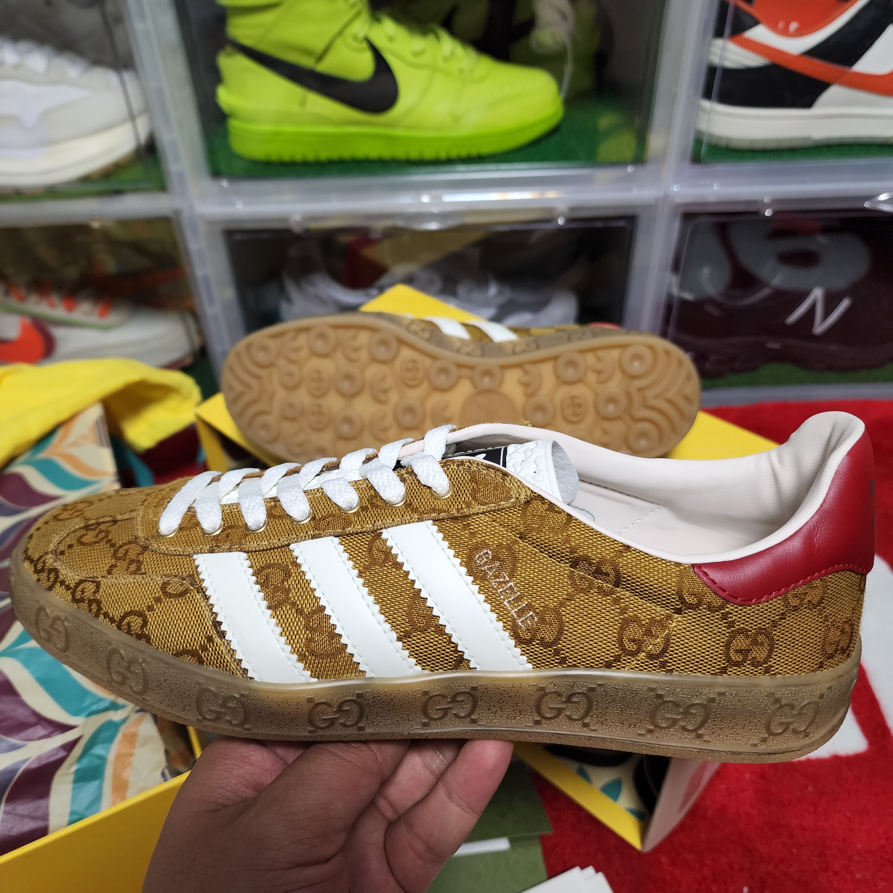 Gucci x Adidas Gazelle Sneakers Yellow White 착용 스타일 - 1