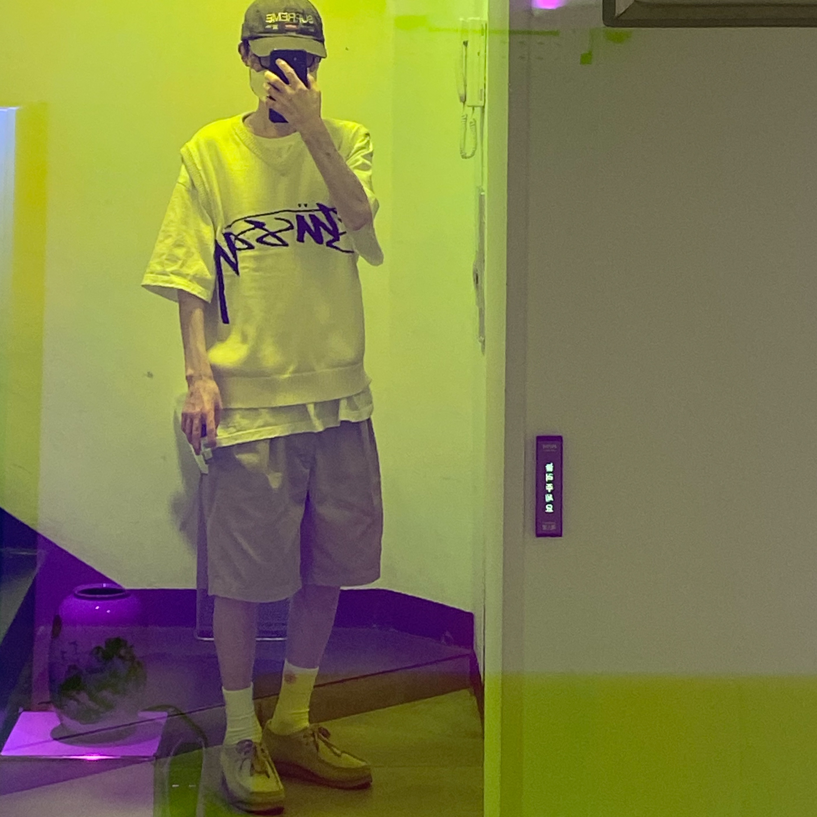 Stussy Sweater Vest Natural, Supreme Est. 1994 6-Panel Olive - 21FW 착용 스타일