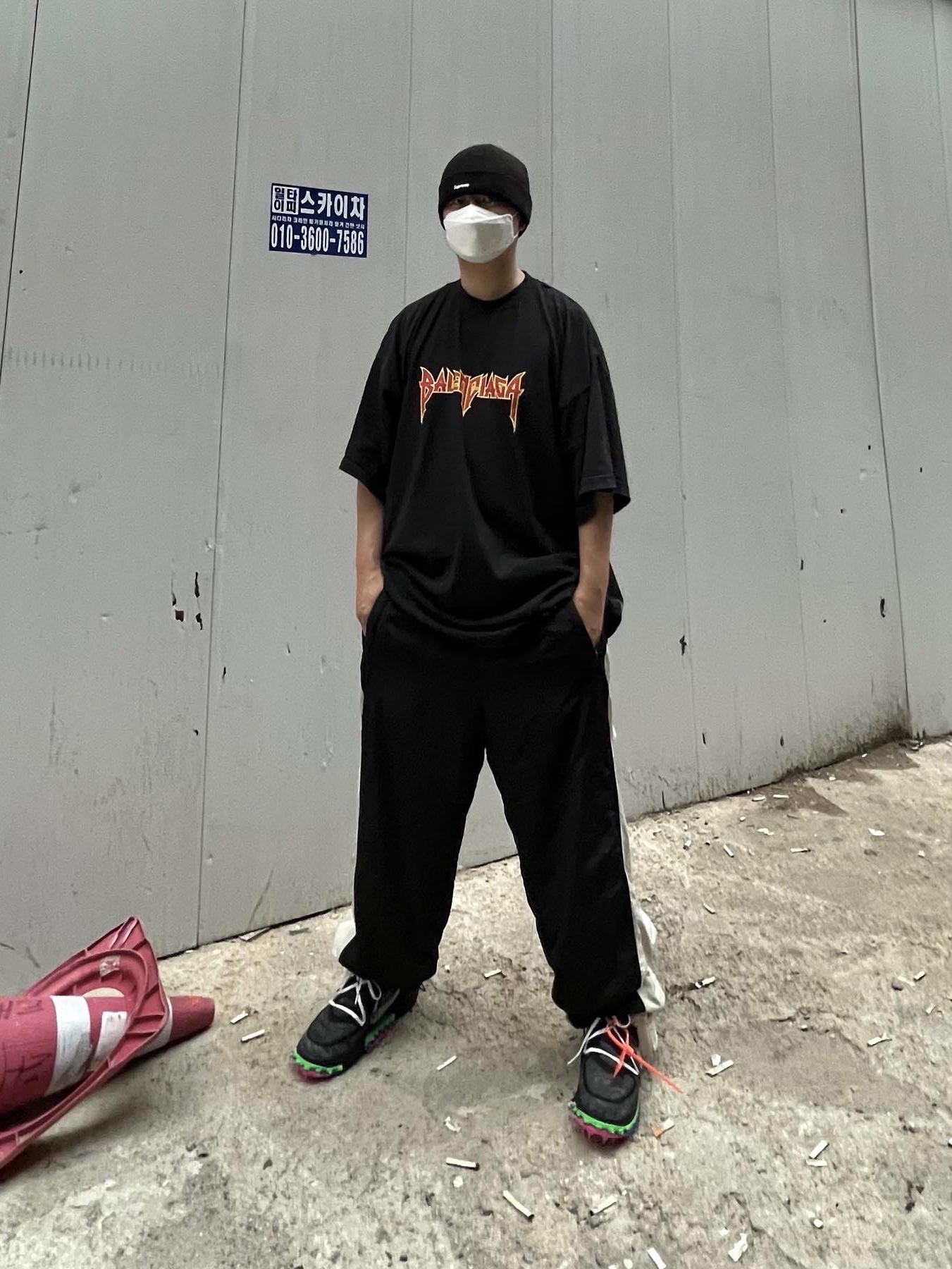Nike x Off-White Air Force 1 Mid SP Black, Supreme New Era Swarovski S Logo Beanie Black - 21SS 착용 스타일 - 3