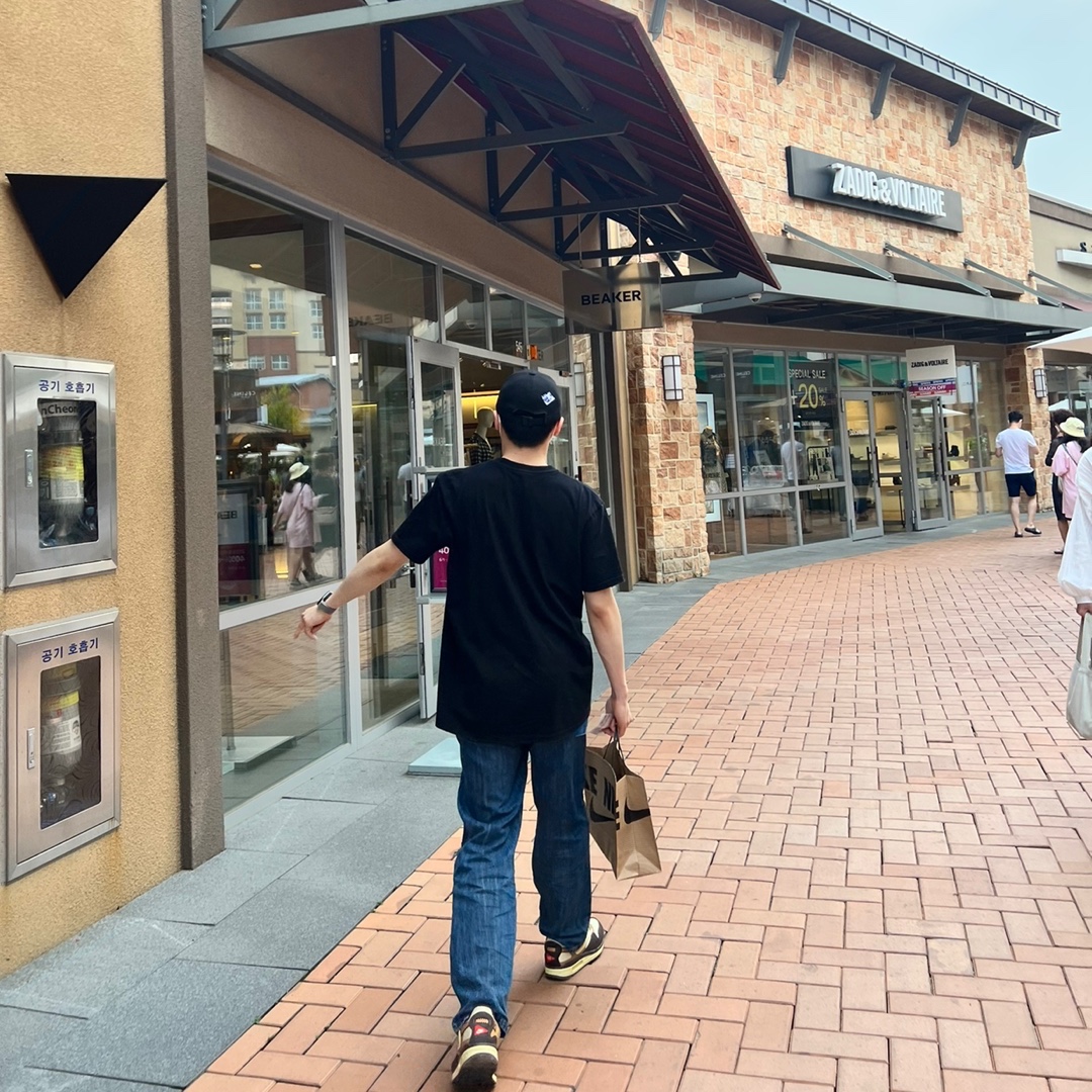 Ader Error Twin Heart Logo Cap Black, Nike x Travis Scott Air Max 1 Cact.us Brown 착용 스타일