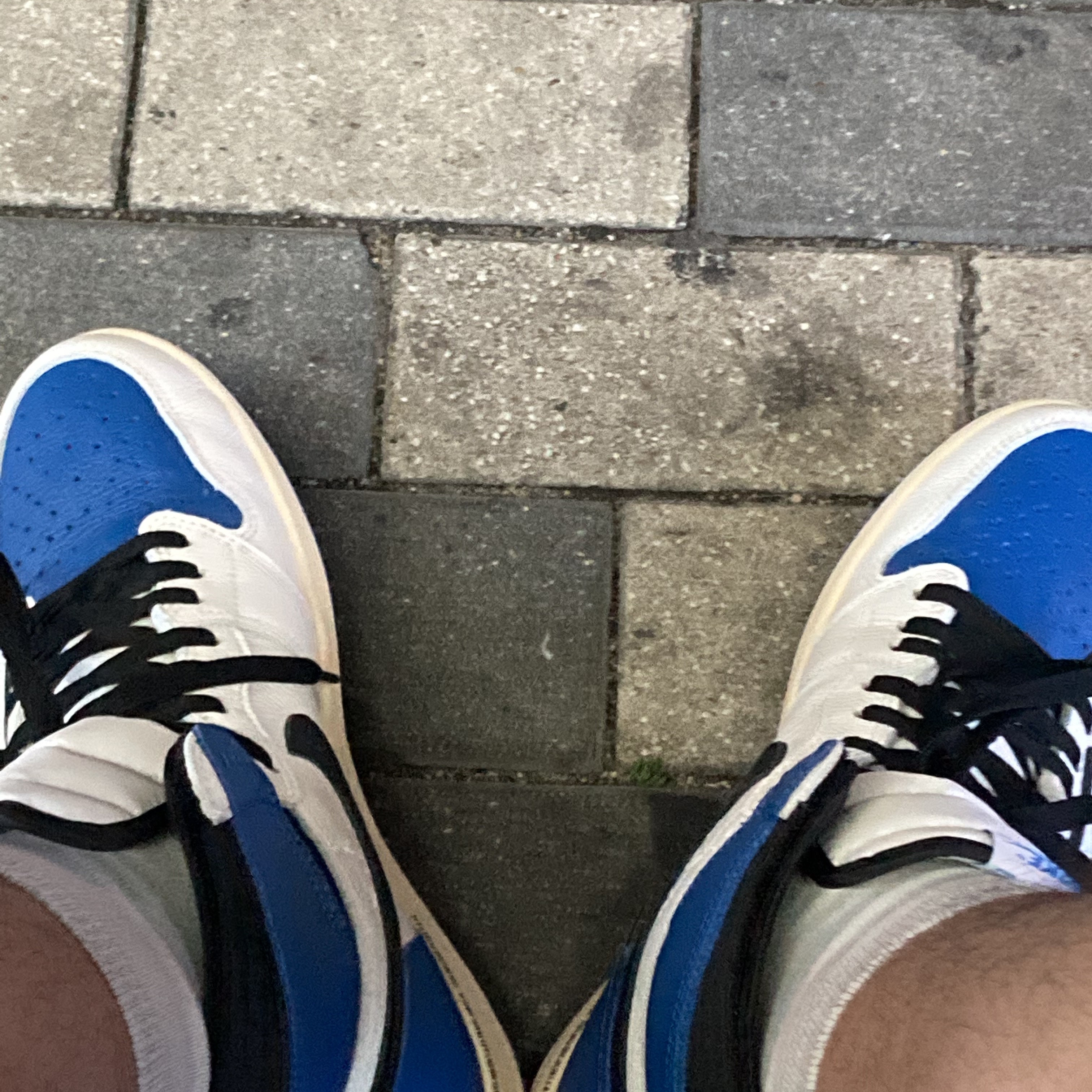 Jordan 1 x Travis Scott x Fragment Retro High OG SP Military Blue 착용 스타일