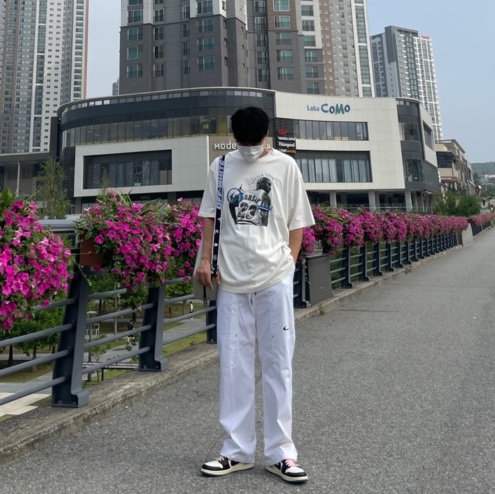Jordan 1 x Travis Scott x Fragment Retro Low OG SP Military Blue, Jordan x Travis Scott x Fragment T-Shirt Sail (DJ0619-133) 착용 스타일 - 2