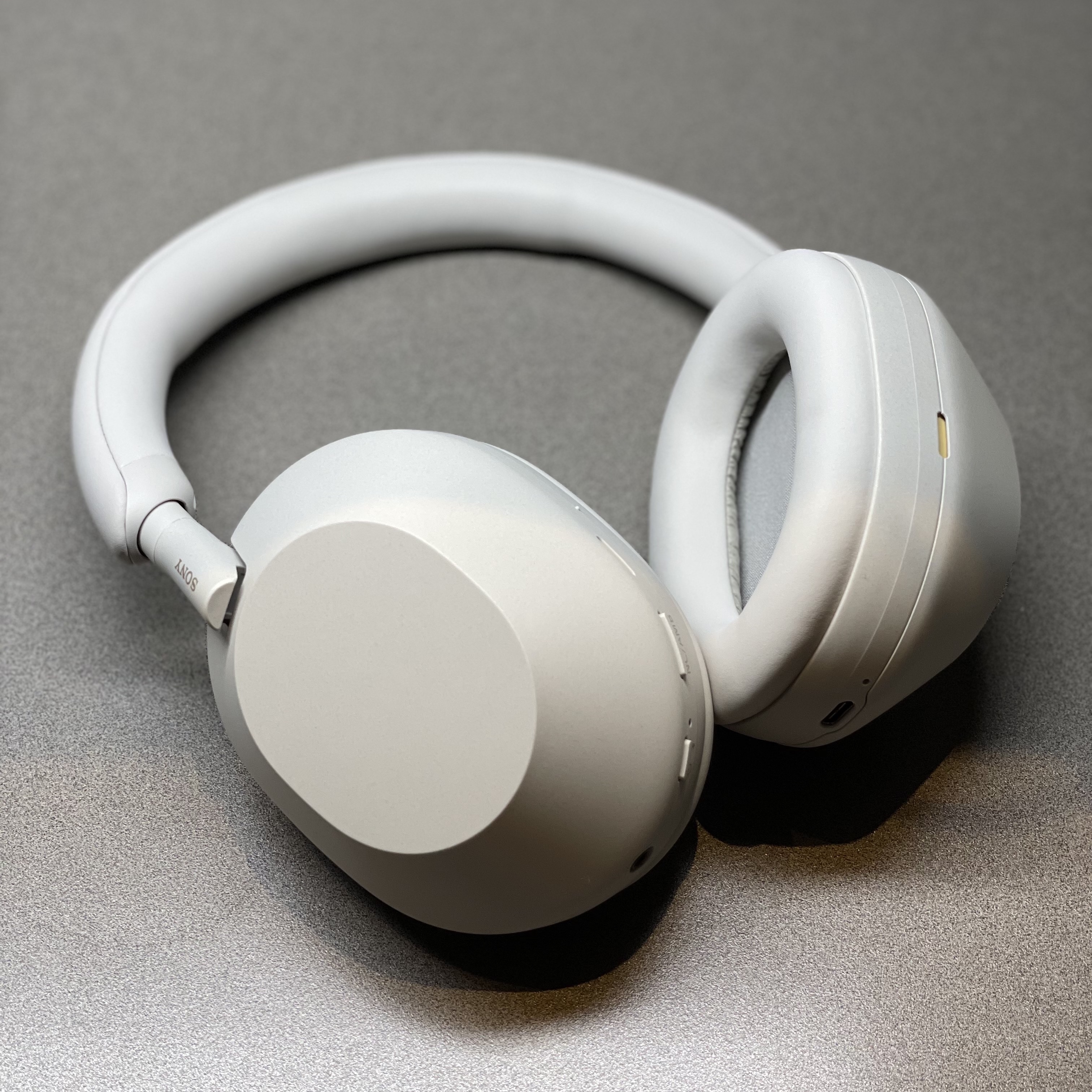 Sony WH-1000XM5 Silver (Korean Ver.) 착용 스타일