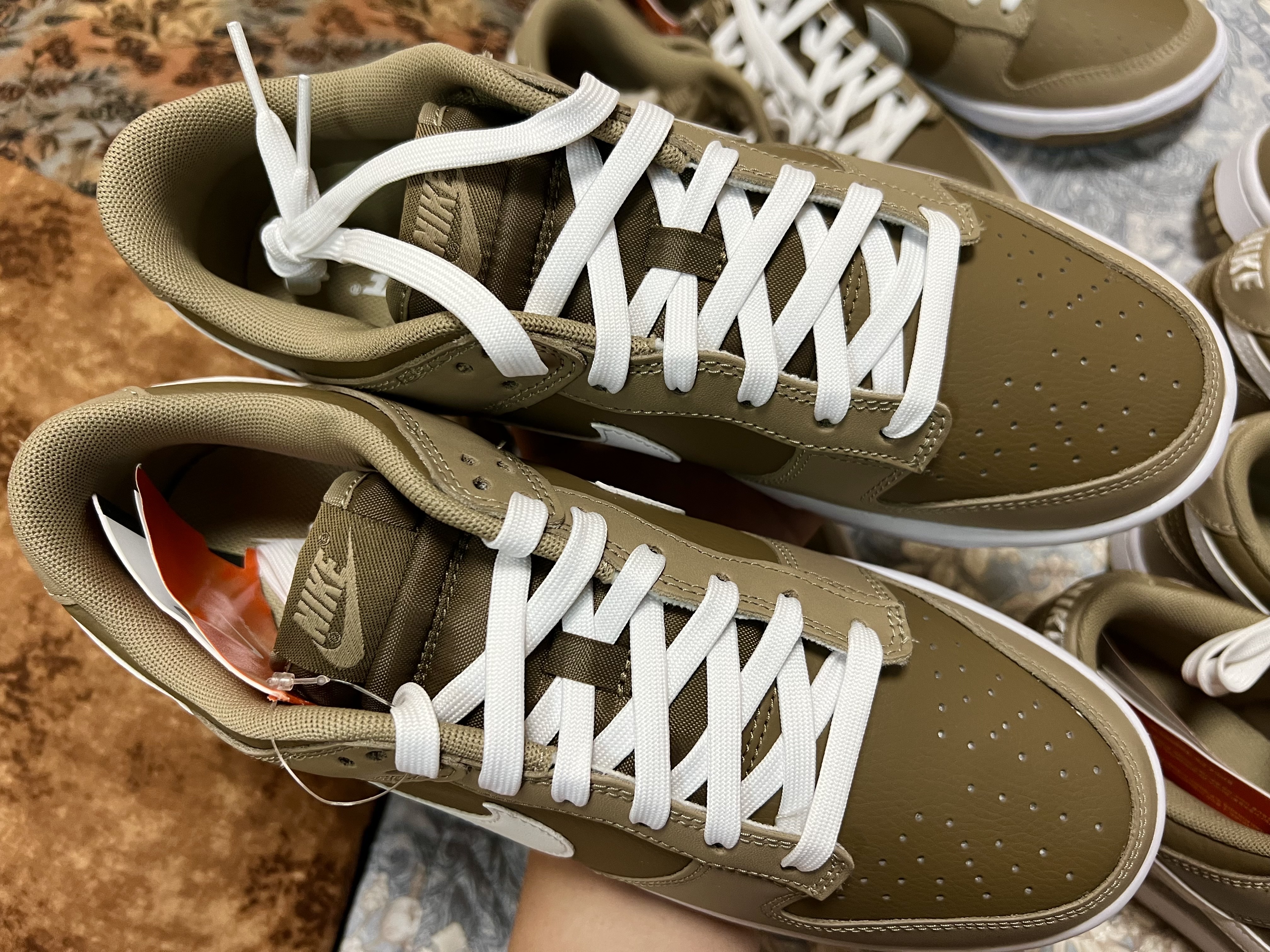 Nike Dunk Low Retro Khaki Hazel Rush 착용 스타일 - 1