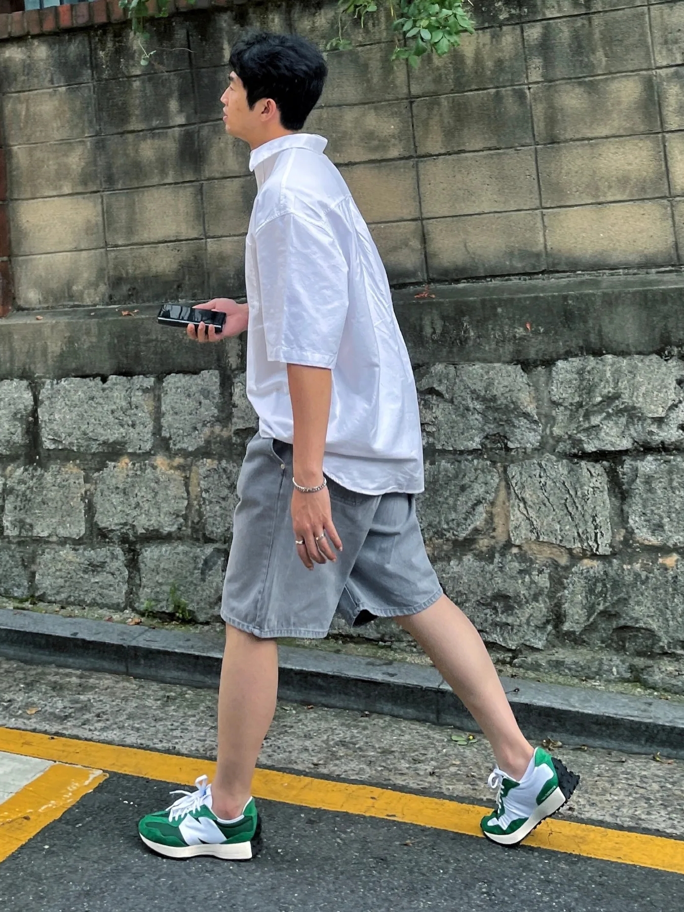 New Balance 327 Varsity Green 착용 스타일 - 2