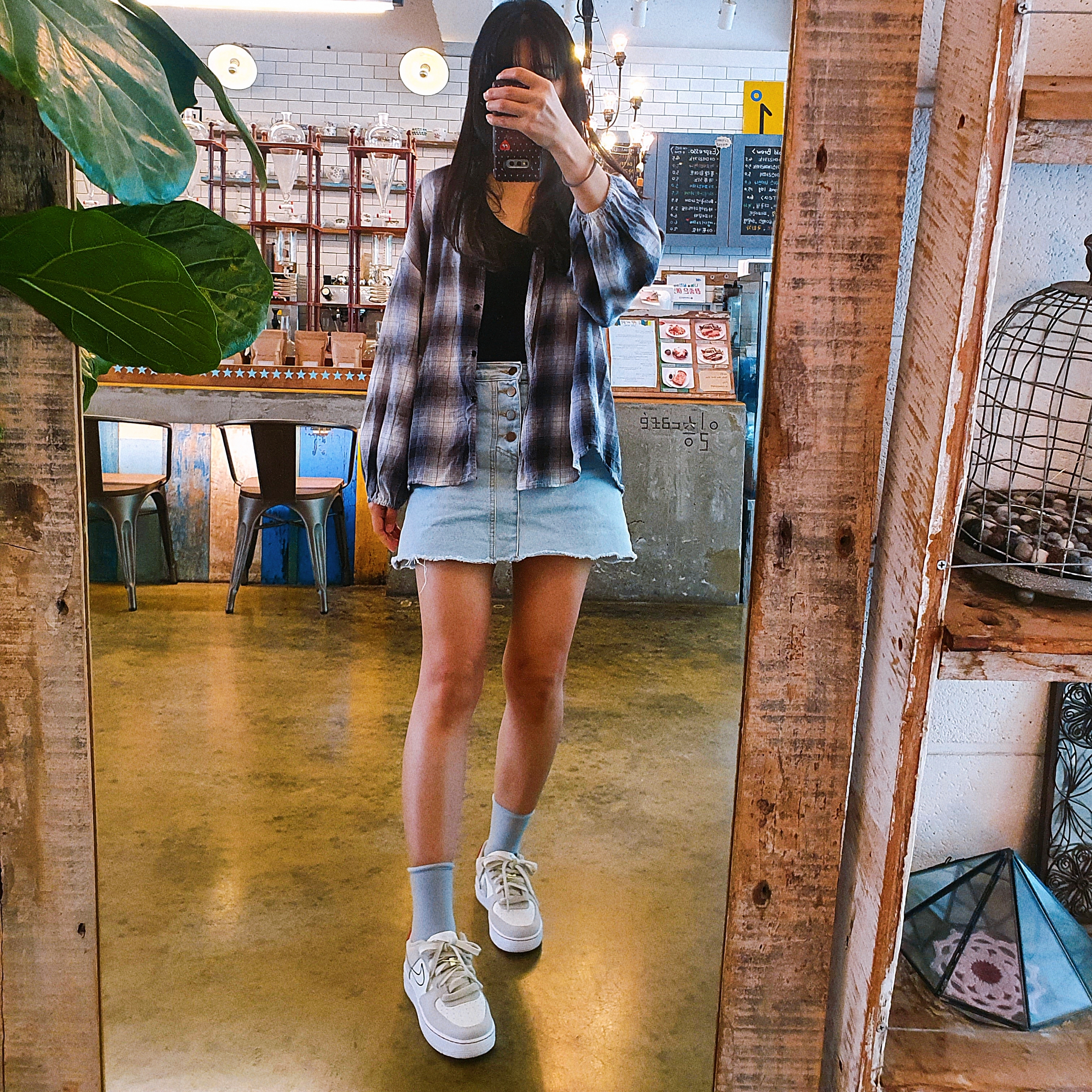 (GS) Nike Air Force 1 LV8 S50 Light Stone 착용 스타일 - 2