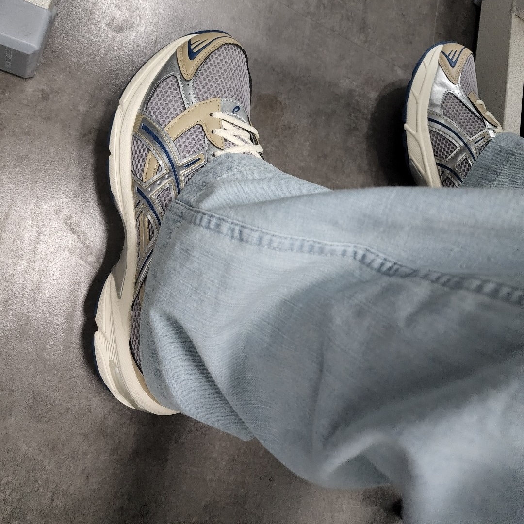 Asics Gel-1130 Oyster Grey Pure Silver 착용 스타일