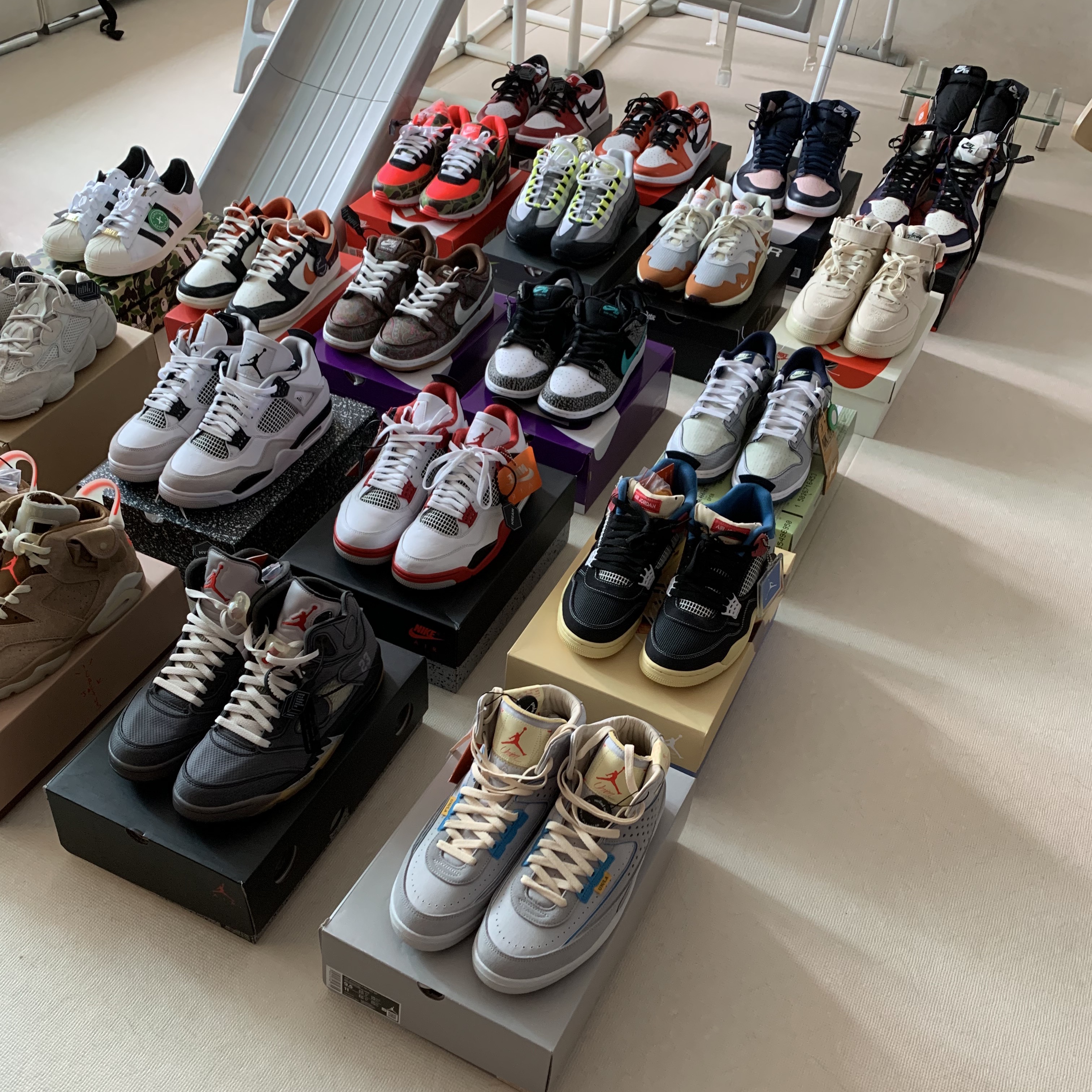 Jordan 5 x Off-White Retro SP Black Muslin, Jordan 2 x Union Retro SP Grey Fog 착용 스타일