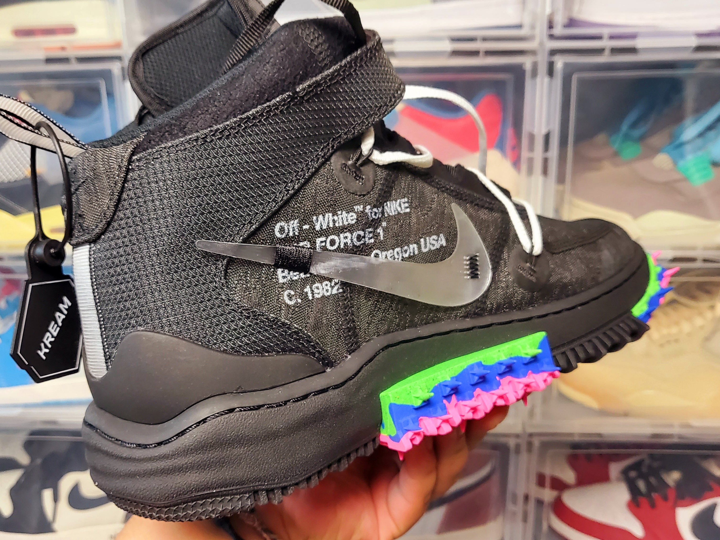 Nike x Off-White Air Force 1 Mid SP Black 착용 스타일 - 4