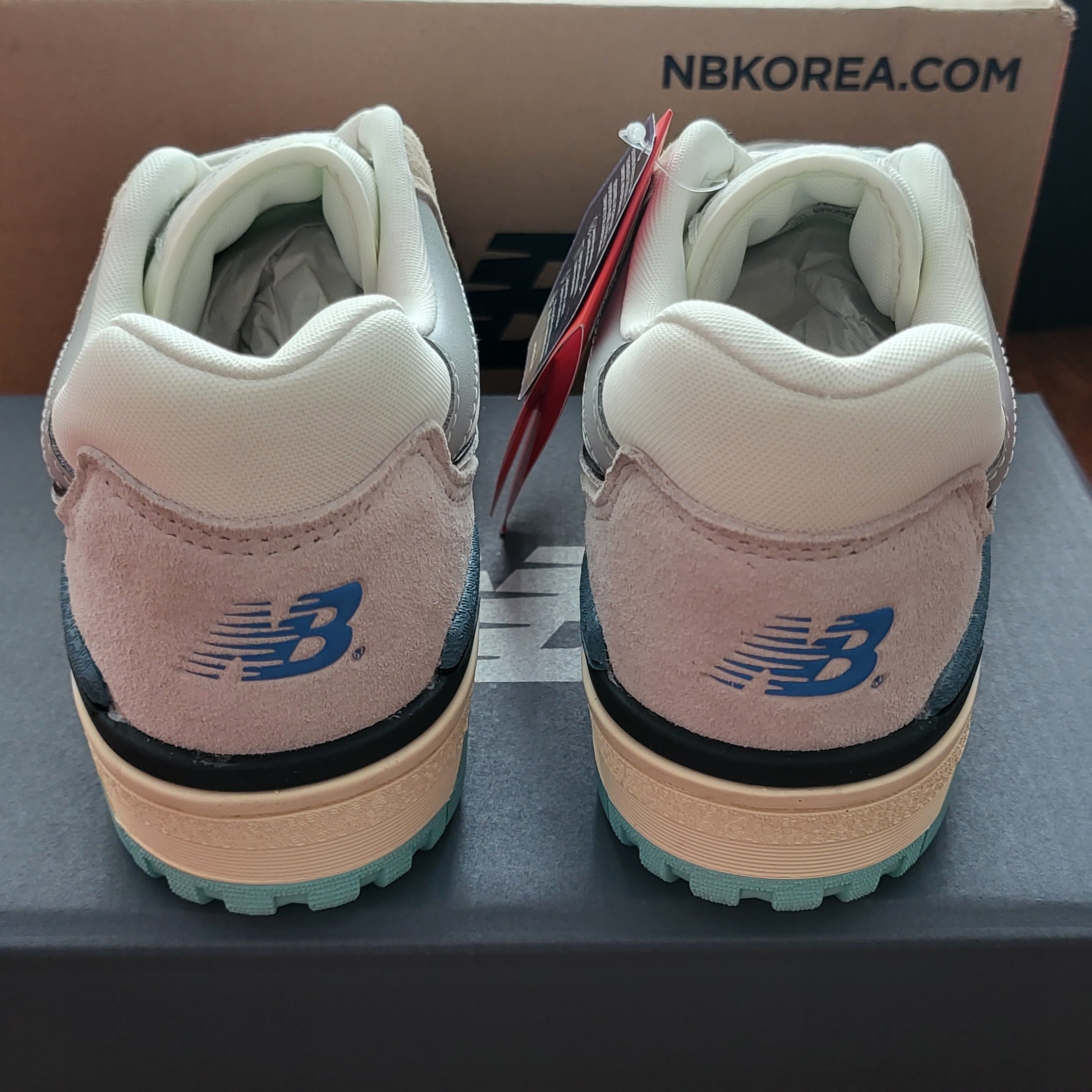 New Balance 550 Sea Salt Yellow - 2E Wide 착용 스타일 - 5