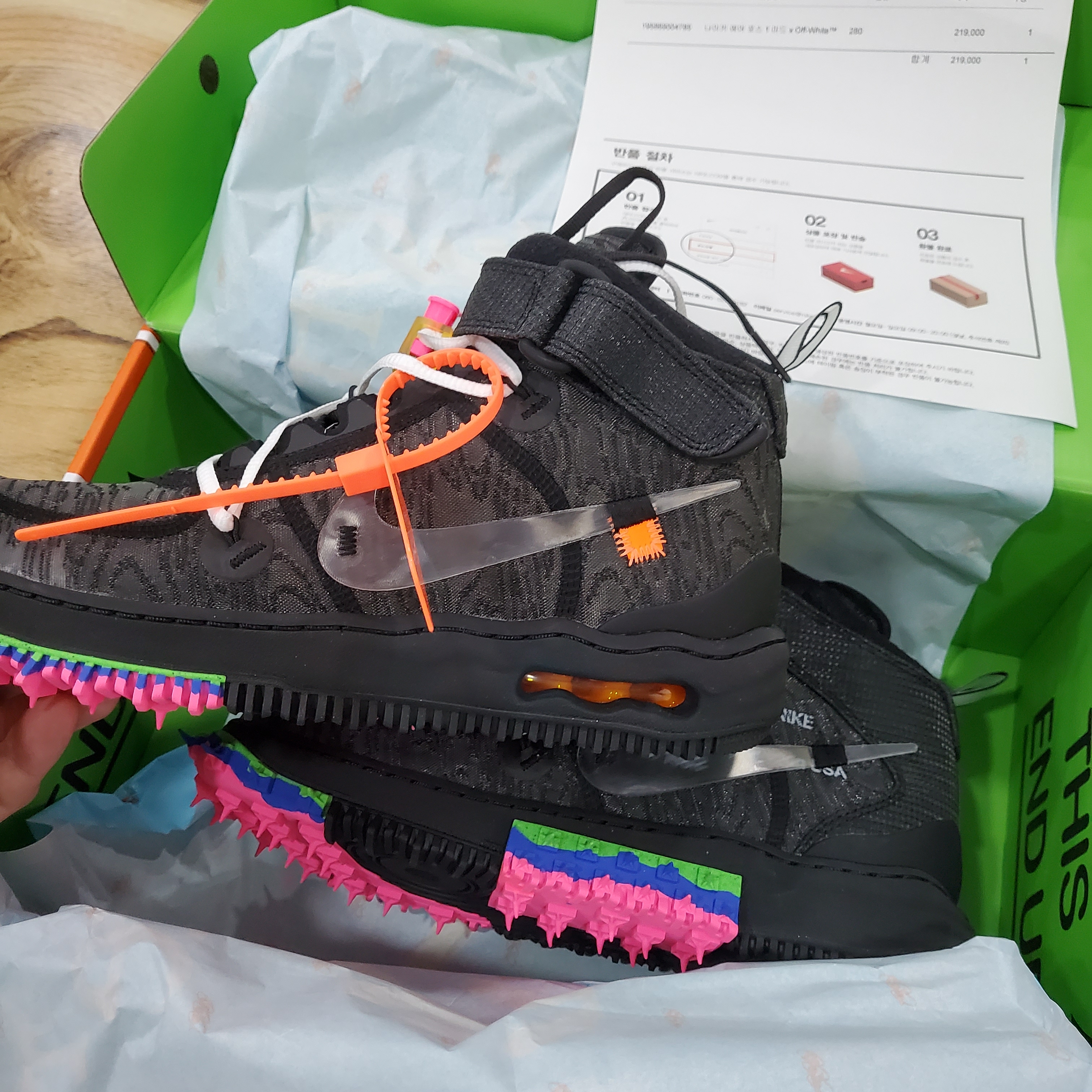Nike x Off-White Air Force 1 Mid SP Black 착용 스타일 - 2