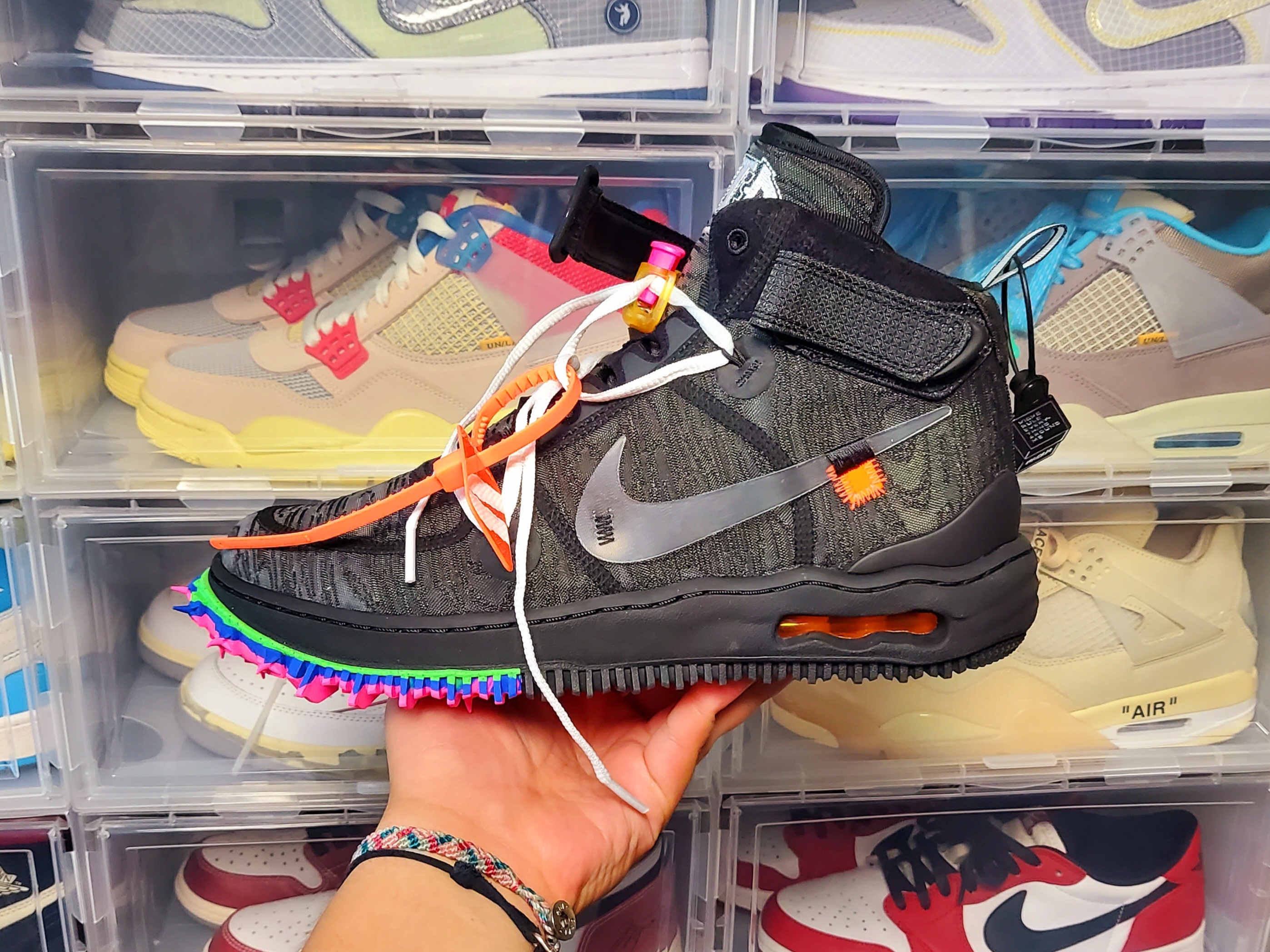 Nike x Off-White Air Force 1 Mid SP Black 착용 스타일 - 2