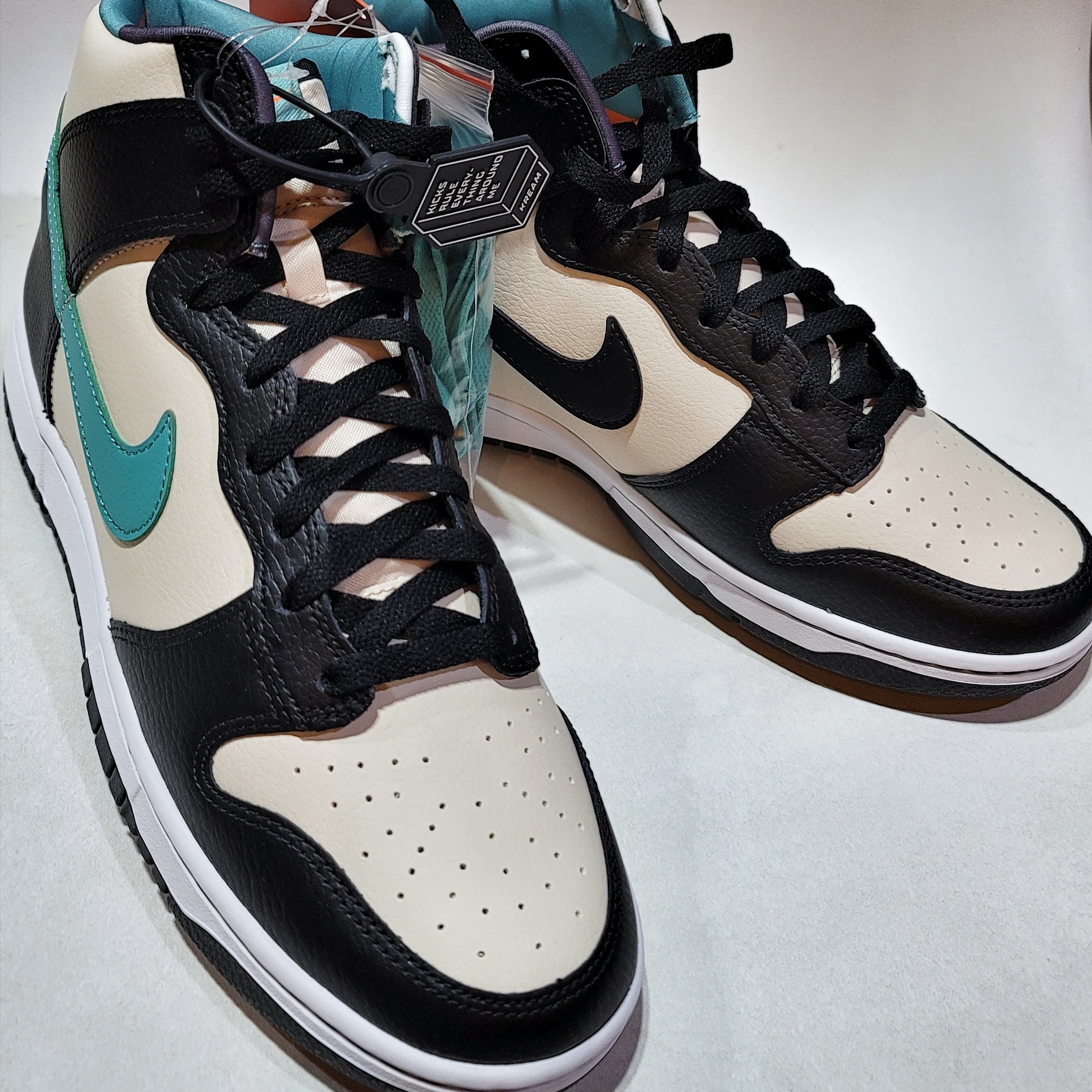 Nike Dunk High Retro EMB Pearl White Washed Teal and Black 착용 스타일