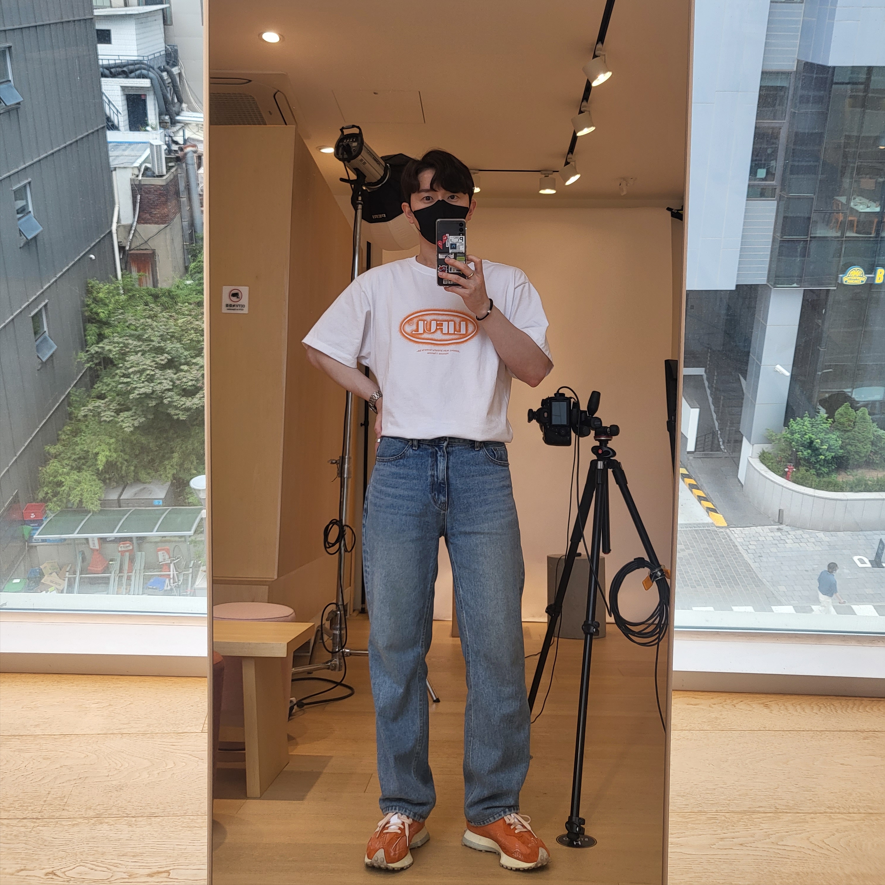 New Balance 327 Vintage Luxe Orange 착용 스타일