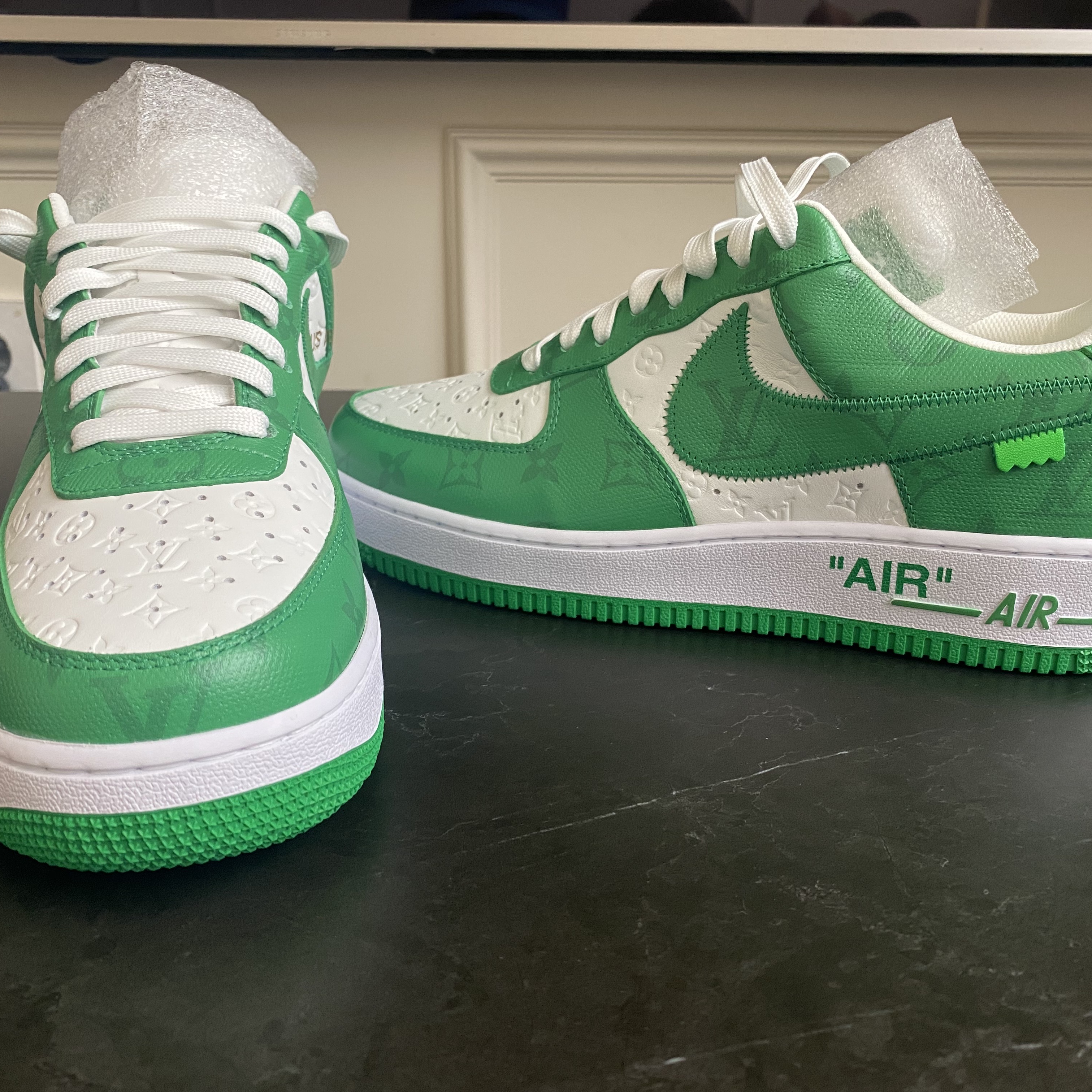 Louis Vuitton x Nike Air Force 1 Low by Virgil Abloh White Gym Green 착용 스타일 - 4