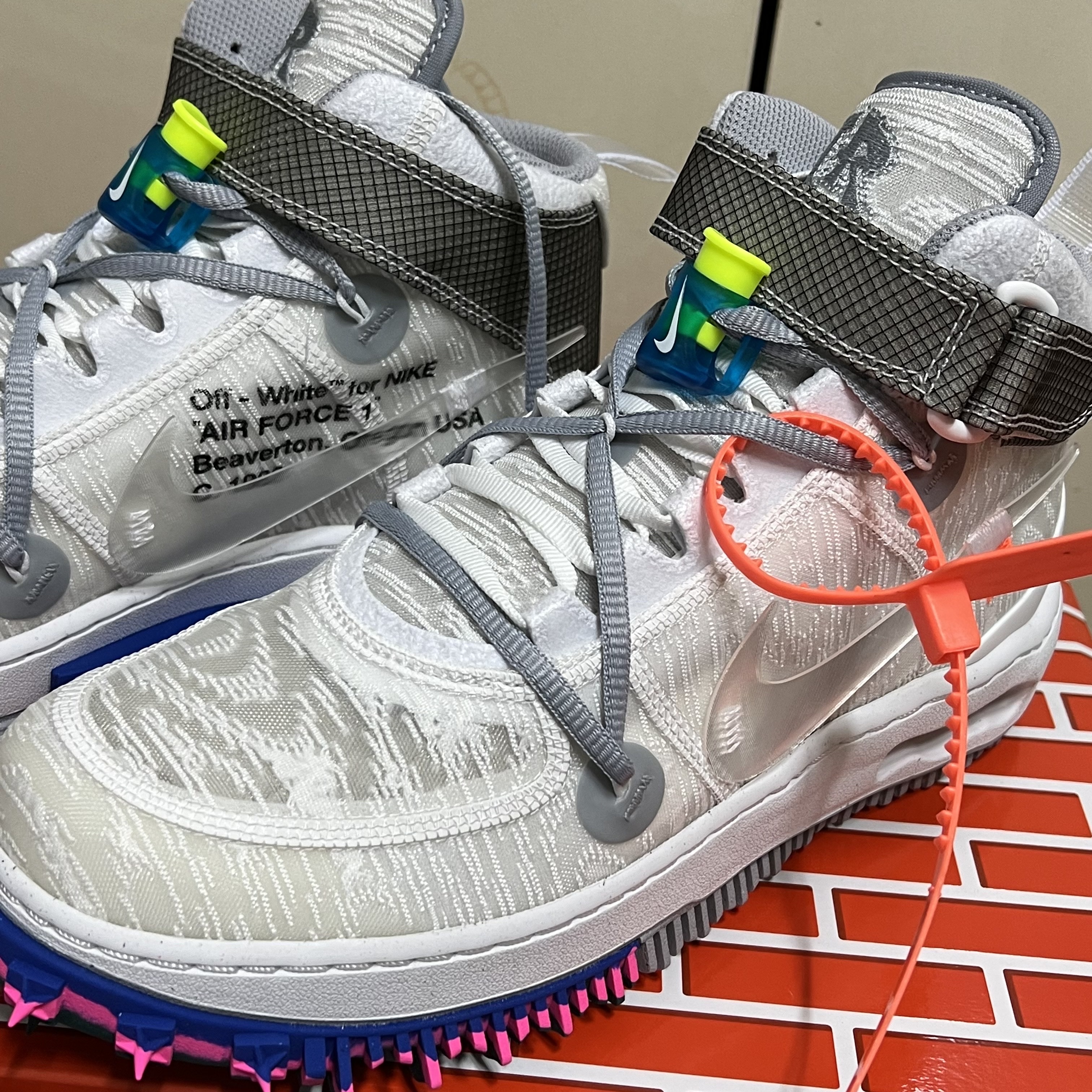 Nike x Off-White Air Force 1 Mid SP White 착용 스타일