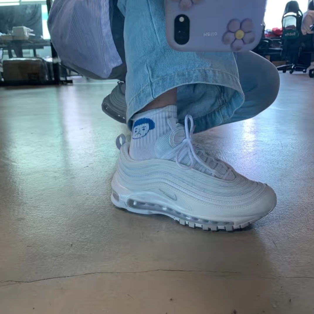(W) Nike Air Max 97 White Pure Platinum 착용 스타일 - 2