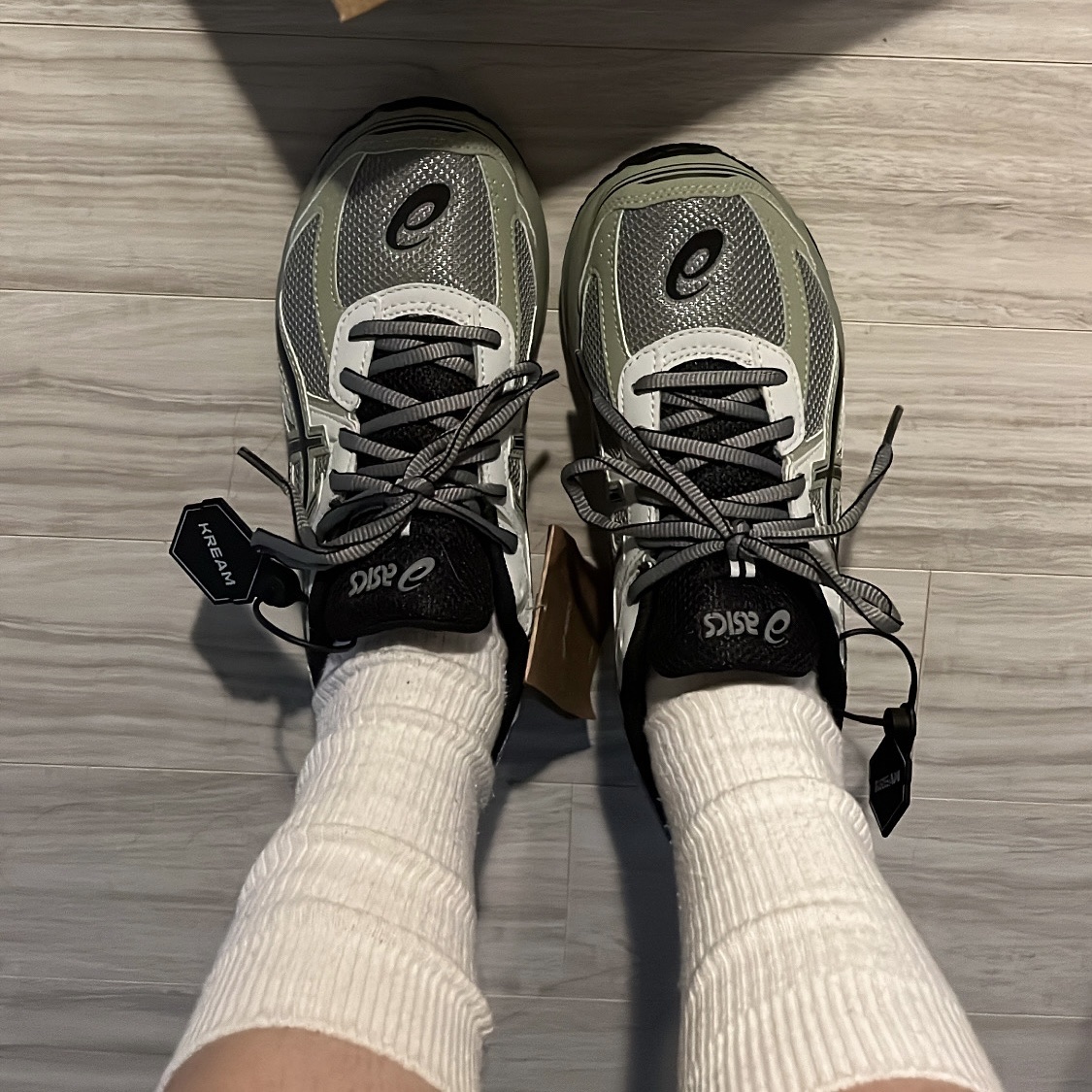 Asics Jog 100 S Sheet Rock - 2E Wide 착용 스타일 - 5