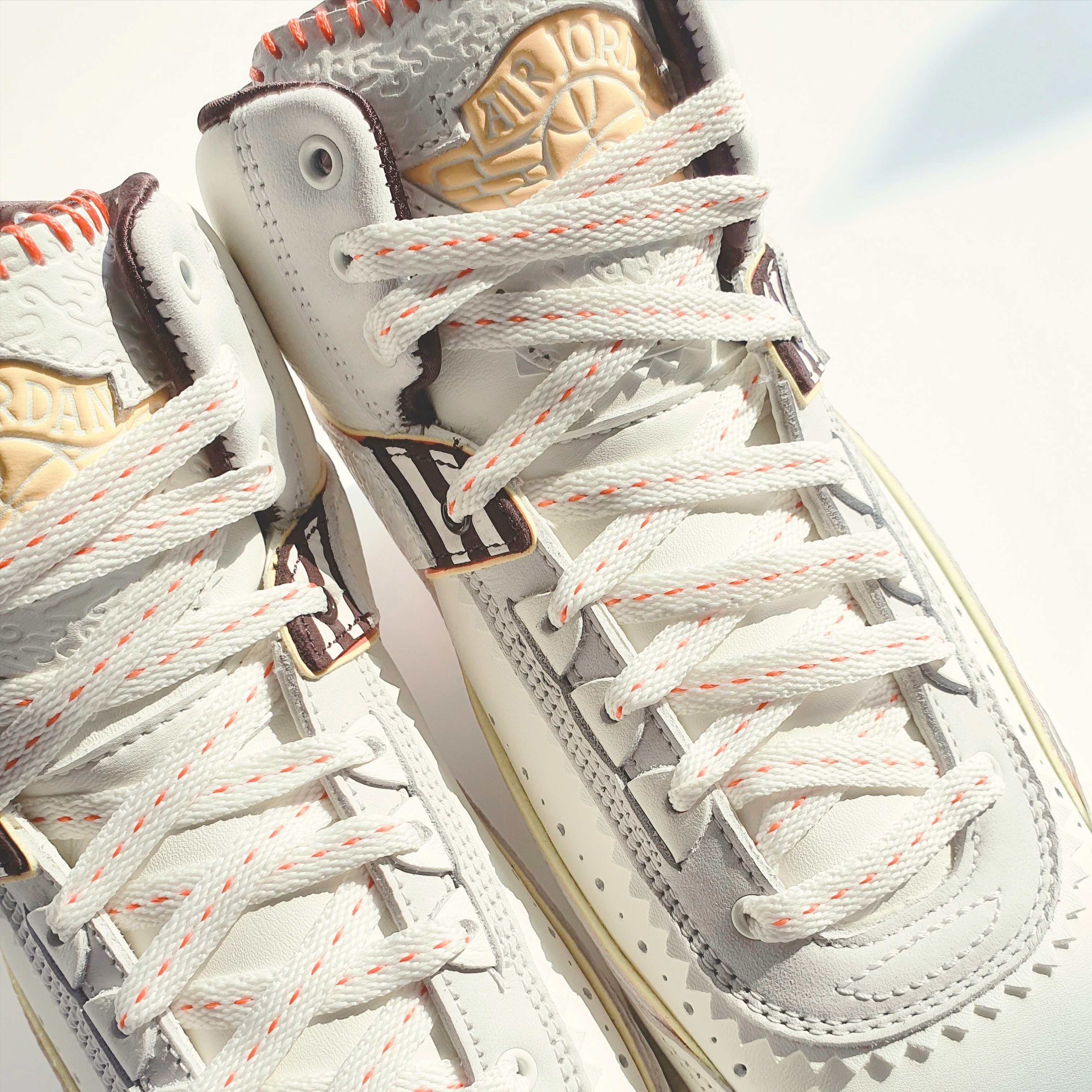 Jordan 2 x Maison Chateau Rouge Retro SP Orange and Sail 착용 스타일 - 3