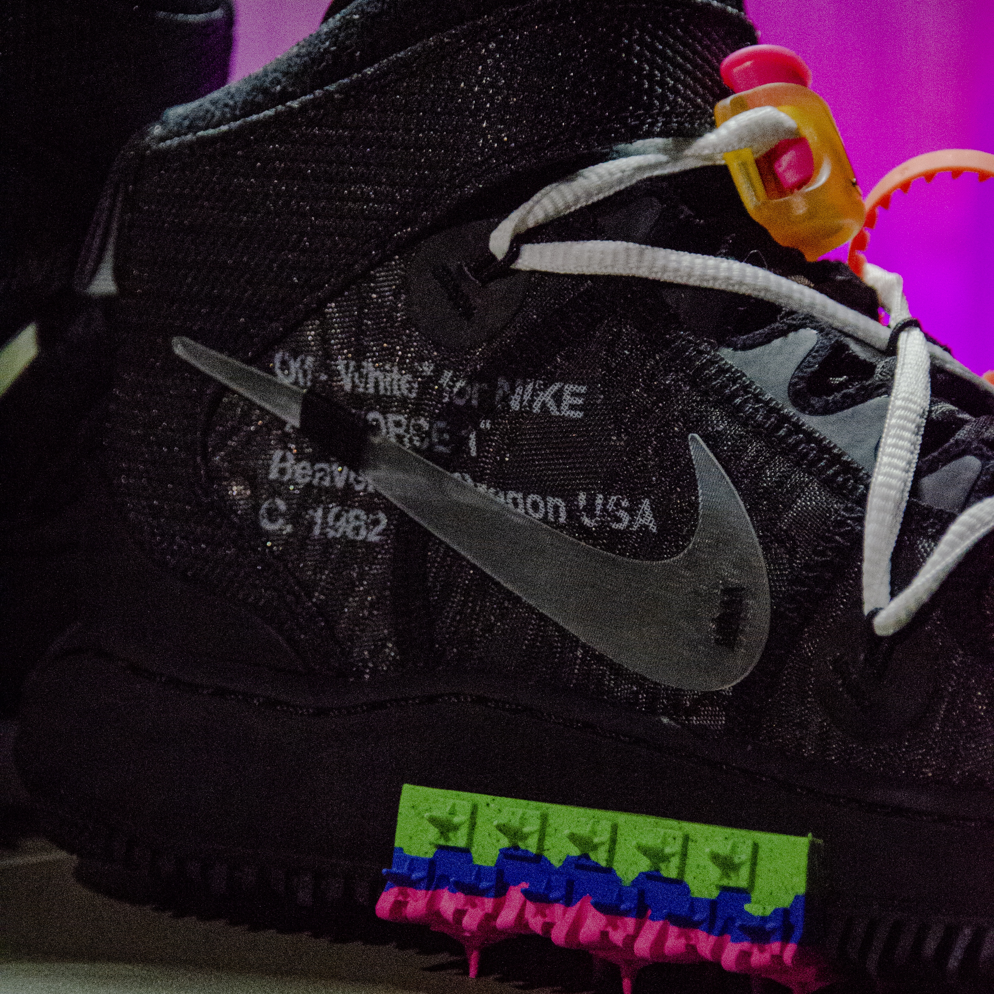 Nike x Off-White Air Force 1 Mid SP Black 착용 스타일 - 5