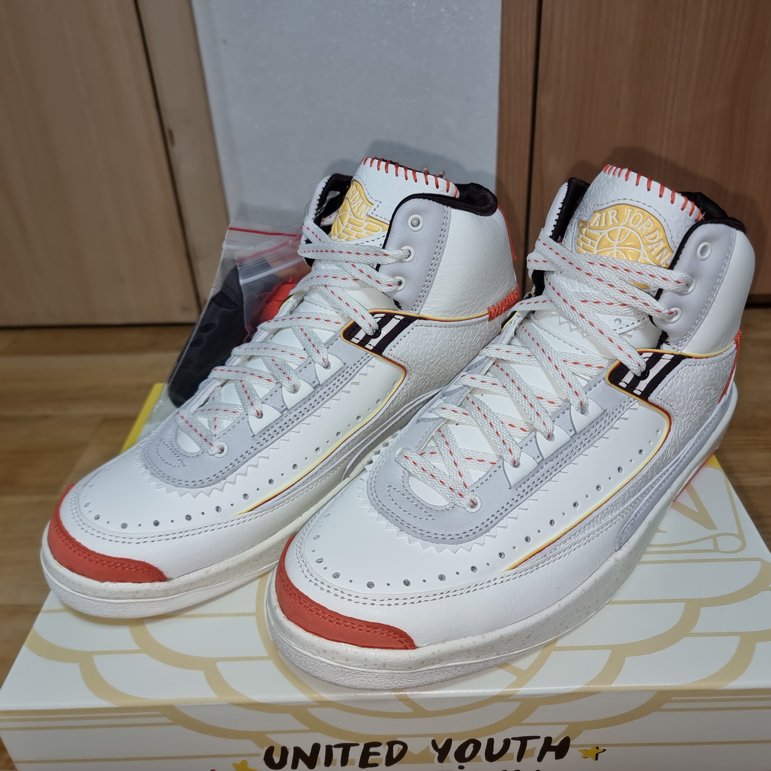Jordan 2 x Maison Chateau Rouge Retro SP Orange and Sail 착용 스타일 - 1