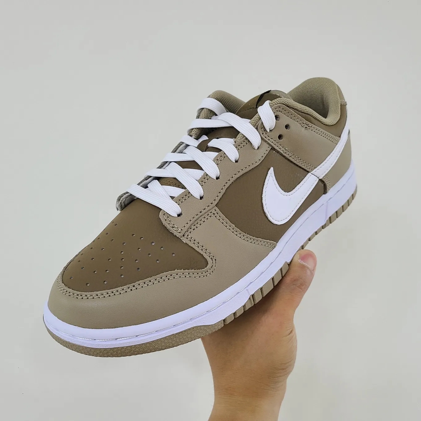 Nike Dunk Low Retro Khaki Hazel Rush 착용 스타일 - 1