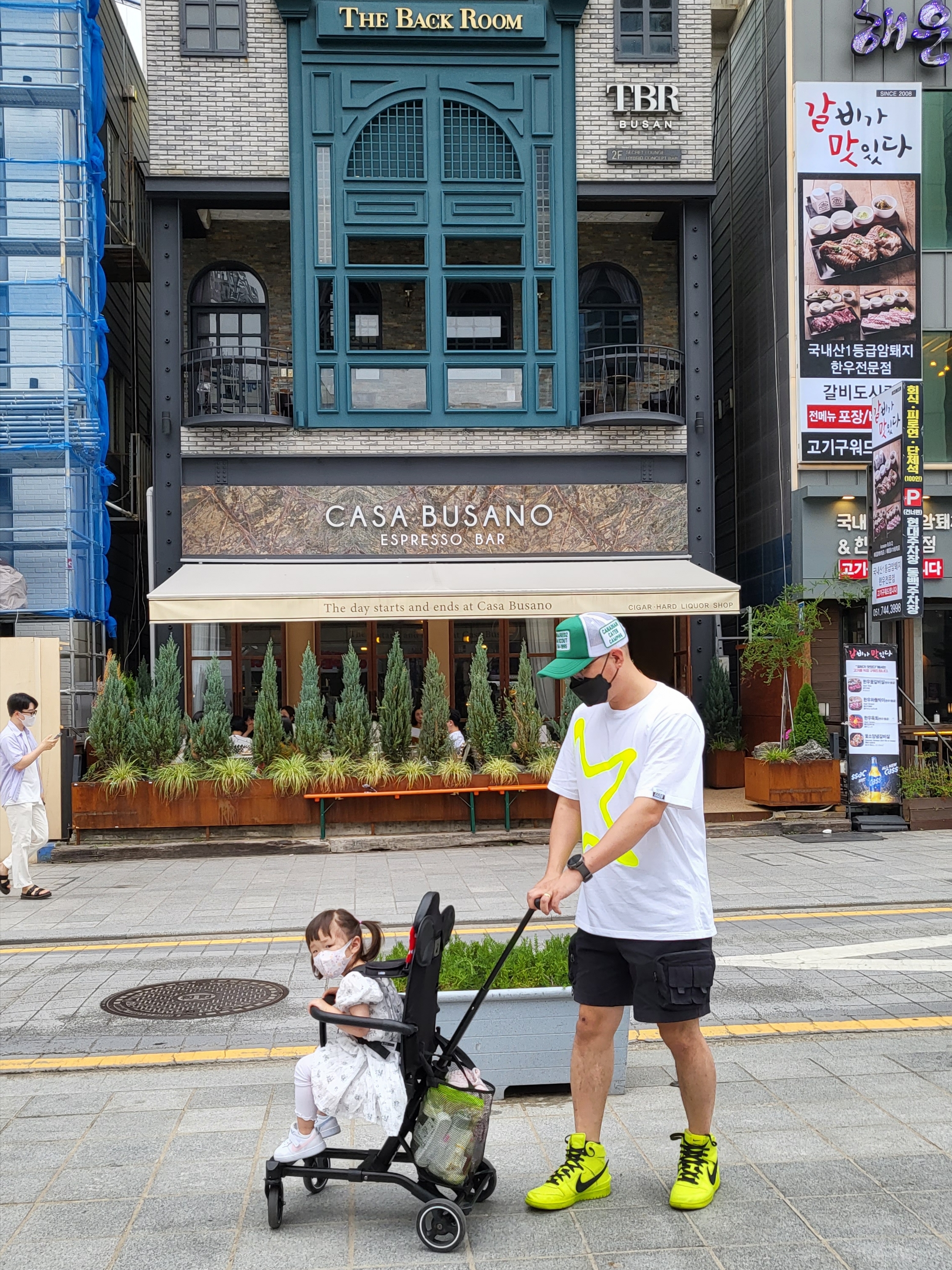 Nike x Ambush Dunk High Flash Lime, Nike ACG Cargo Shorts Black - Asia 착용 스타일 - 1