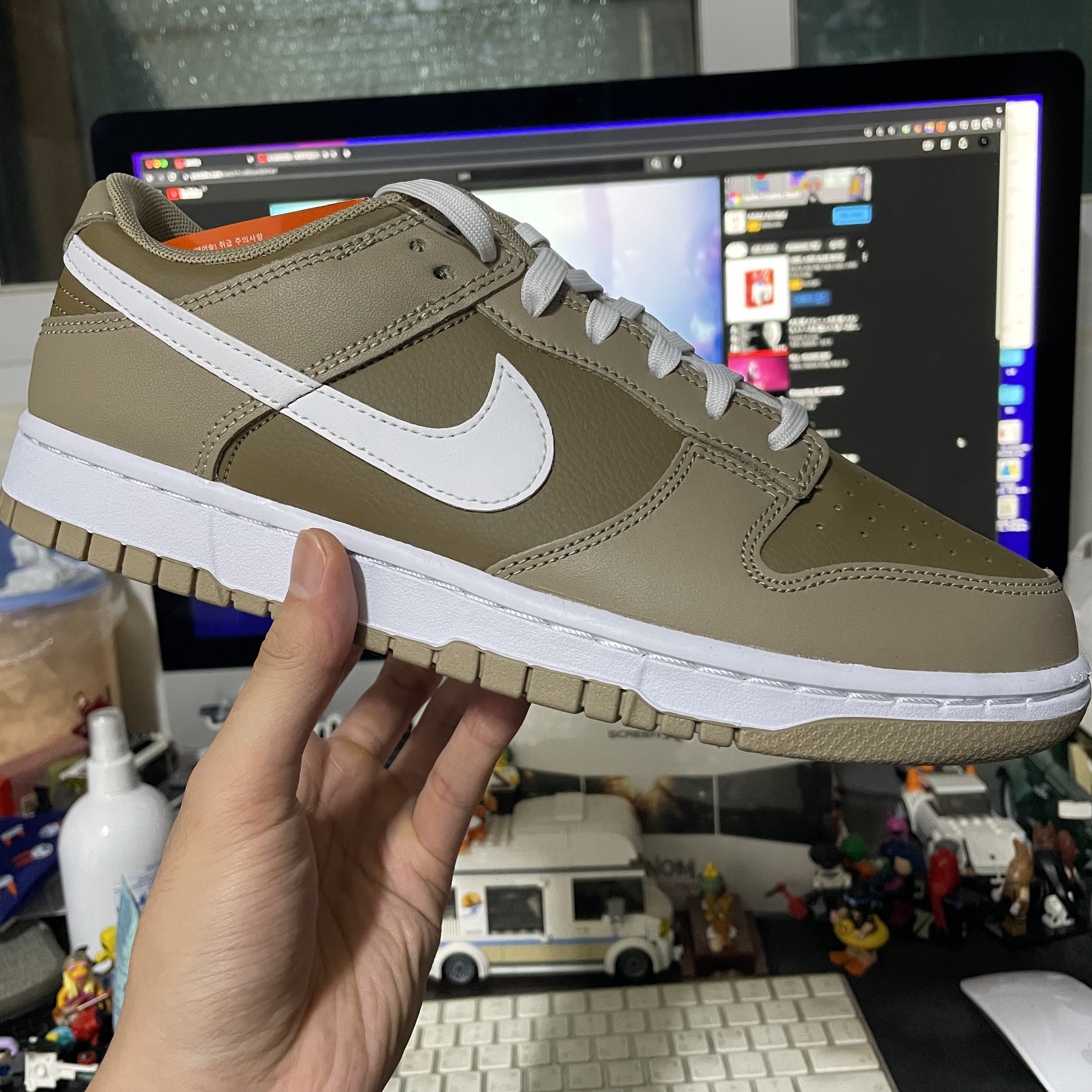 Nike Dunk Low Retro Khaki Hazel Rush 착용 스타일